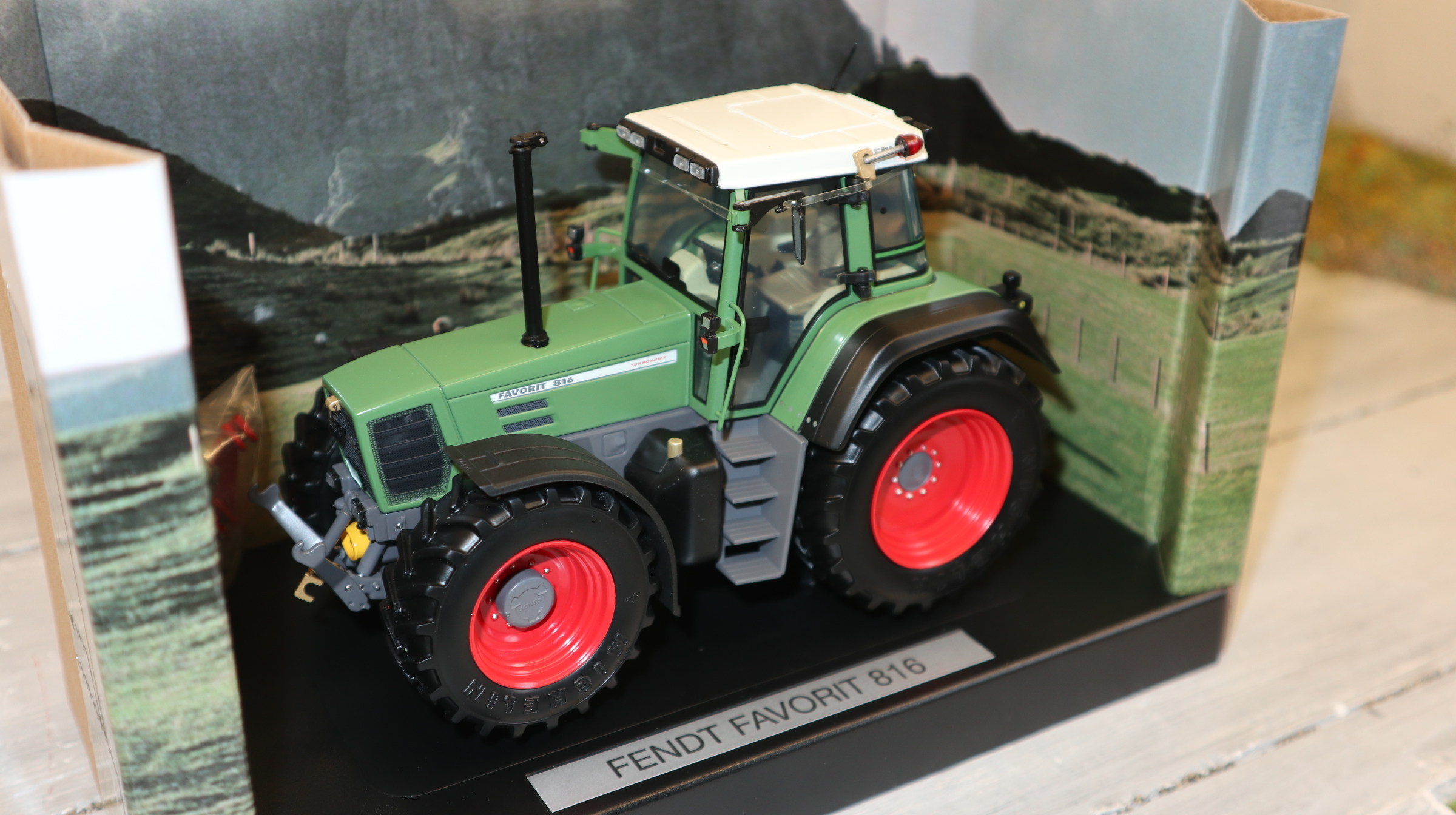Weise Toys 1070 in 1:32 Fendt Favorit 816 ,  in Fendt-Werbe-Verpackung , NEU in OVP