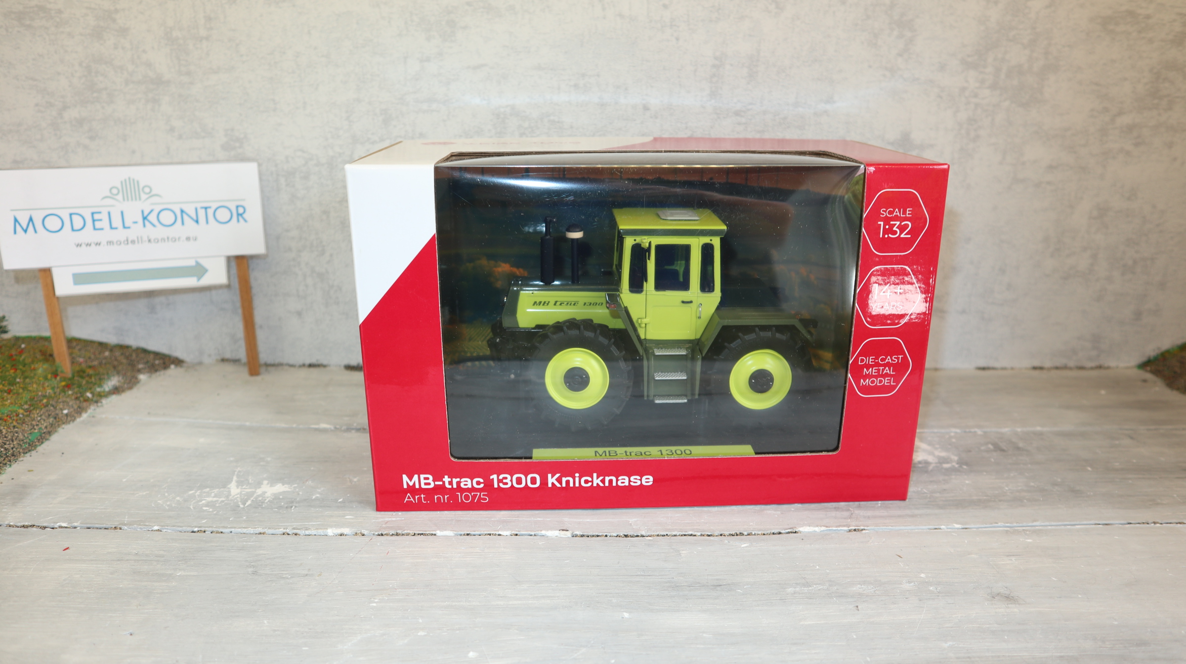 Weise Toys 1075 in 1:32, MB-trac 1300 "Knicknase",  NEU in OVP