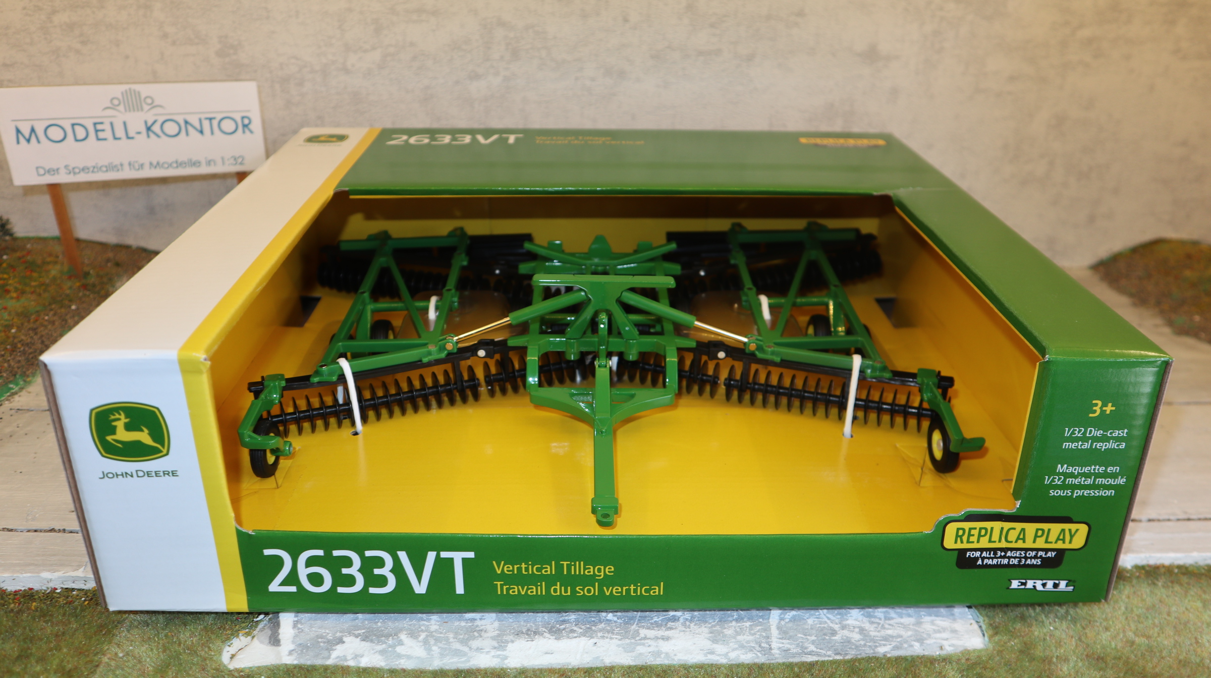 Ertl 85056 in 1:32,  John Deere 2633 VT Scheibenegge, US-Modell, NEU in OVP