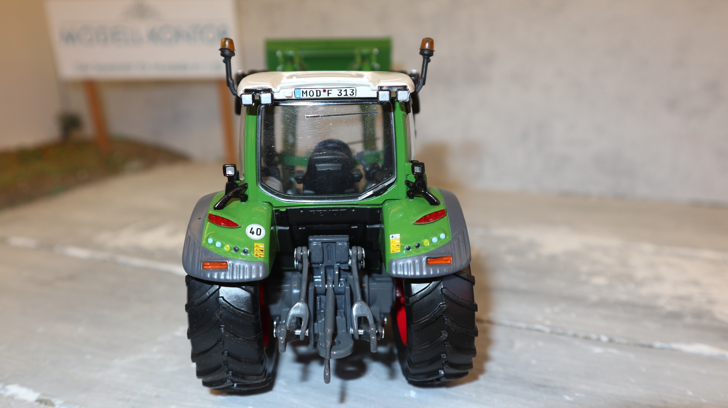 Universal hobbies UH 10641 in 1:32, Fendt 313 mit Frontlader, NEU in OVP