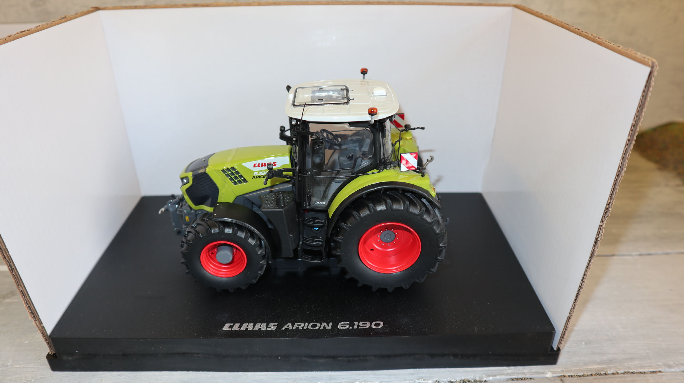 Universal Hobbies UH 02675010 in 1:32, Claas Arion 6.190, NEU in OVP