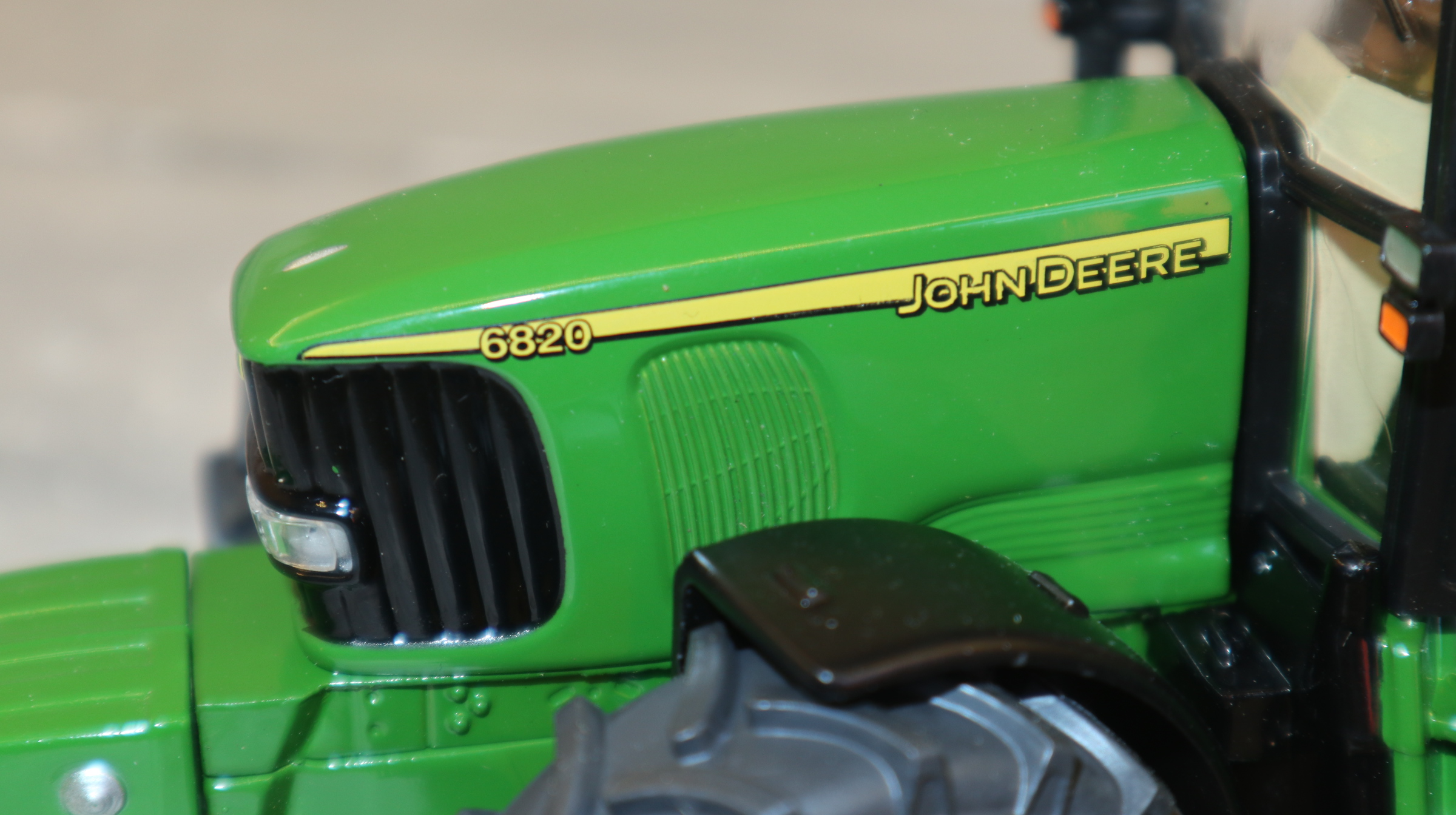 Siku 3652 in 1:32, John Deere 6820 mit Zwillingsreifen, LCN 2003, NEU in OVP