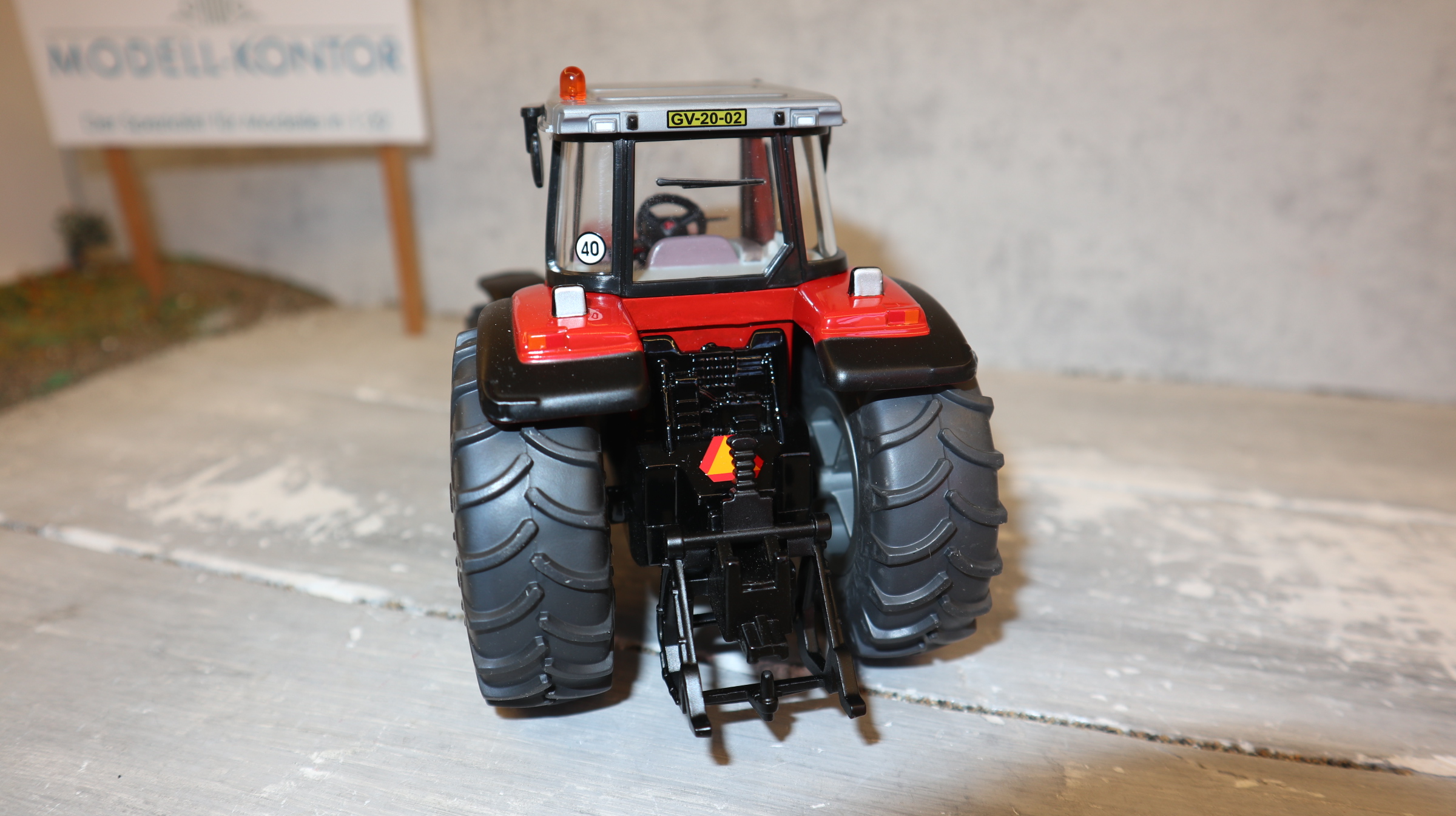 Siku 3251 in 1:32, Massey Ferguson 8270 xtra, LCN 2002, NEU in OVP