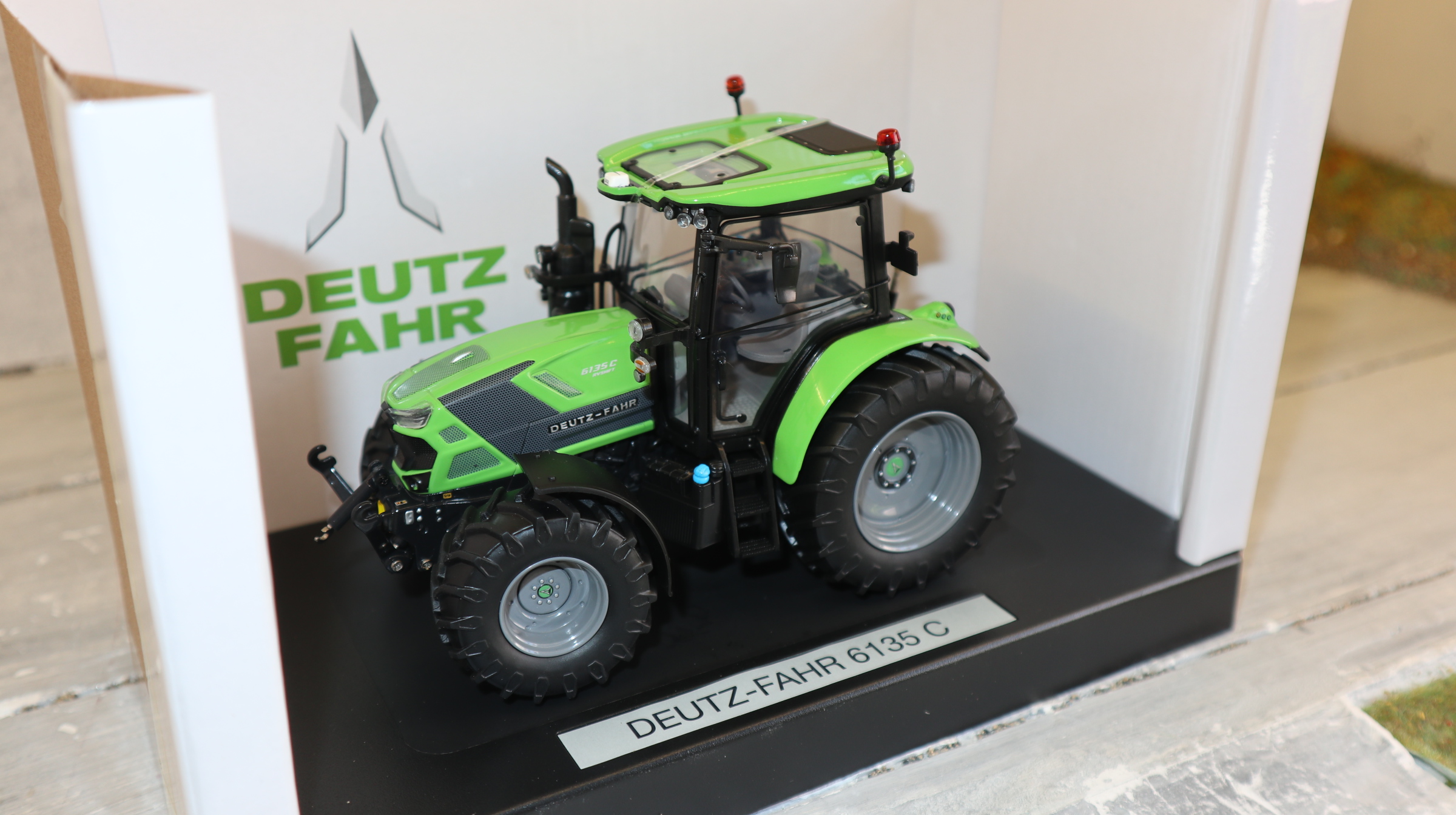 Weise Toys 1083 in 1:32, Deutz-Fahr 6135C , NEU in OVP