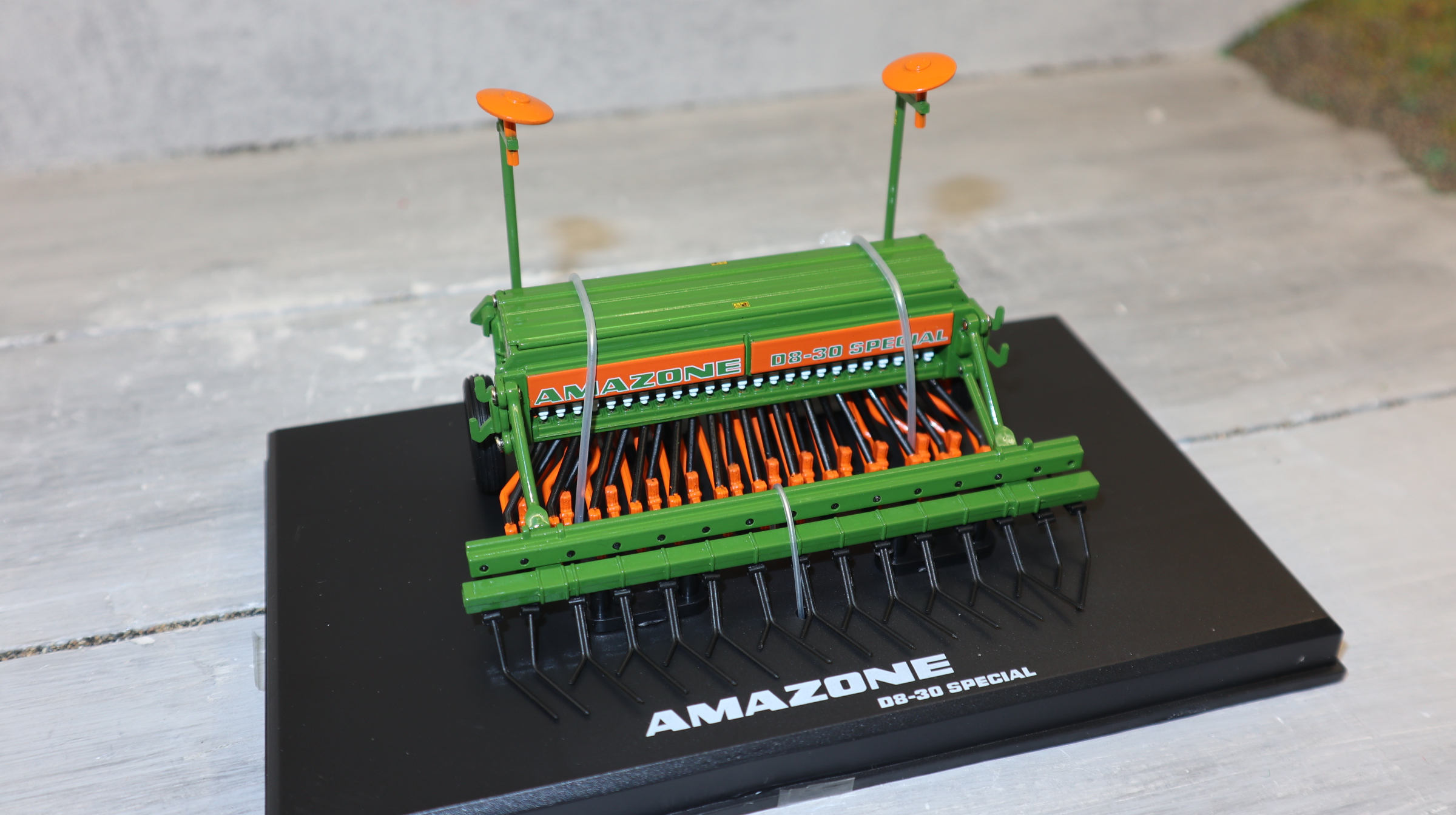 Replicagri  253 in 1:32,  AMAZONE Sähmaschine D8-30,  NEU in OVP