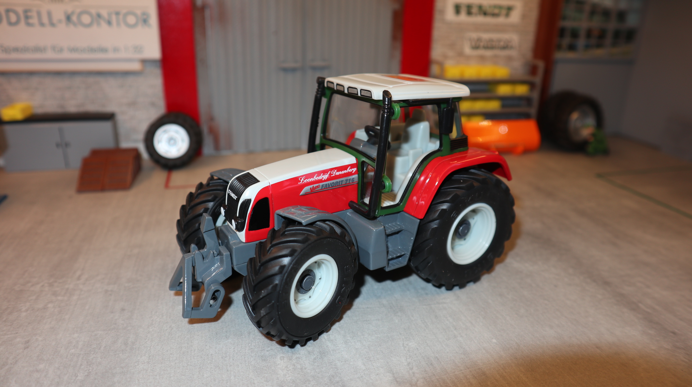 Siku 2965 in 1:32, Fendt 716 V.O.F. Lohnbetrieb Dannenberg NL, NEU in OVP