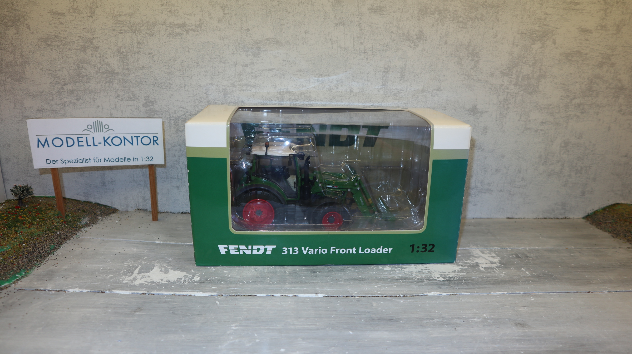 Universal hobbies UH 10641 in 1:32, Fendt 313 mit Frontlader, NEU in OVP