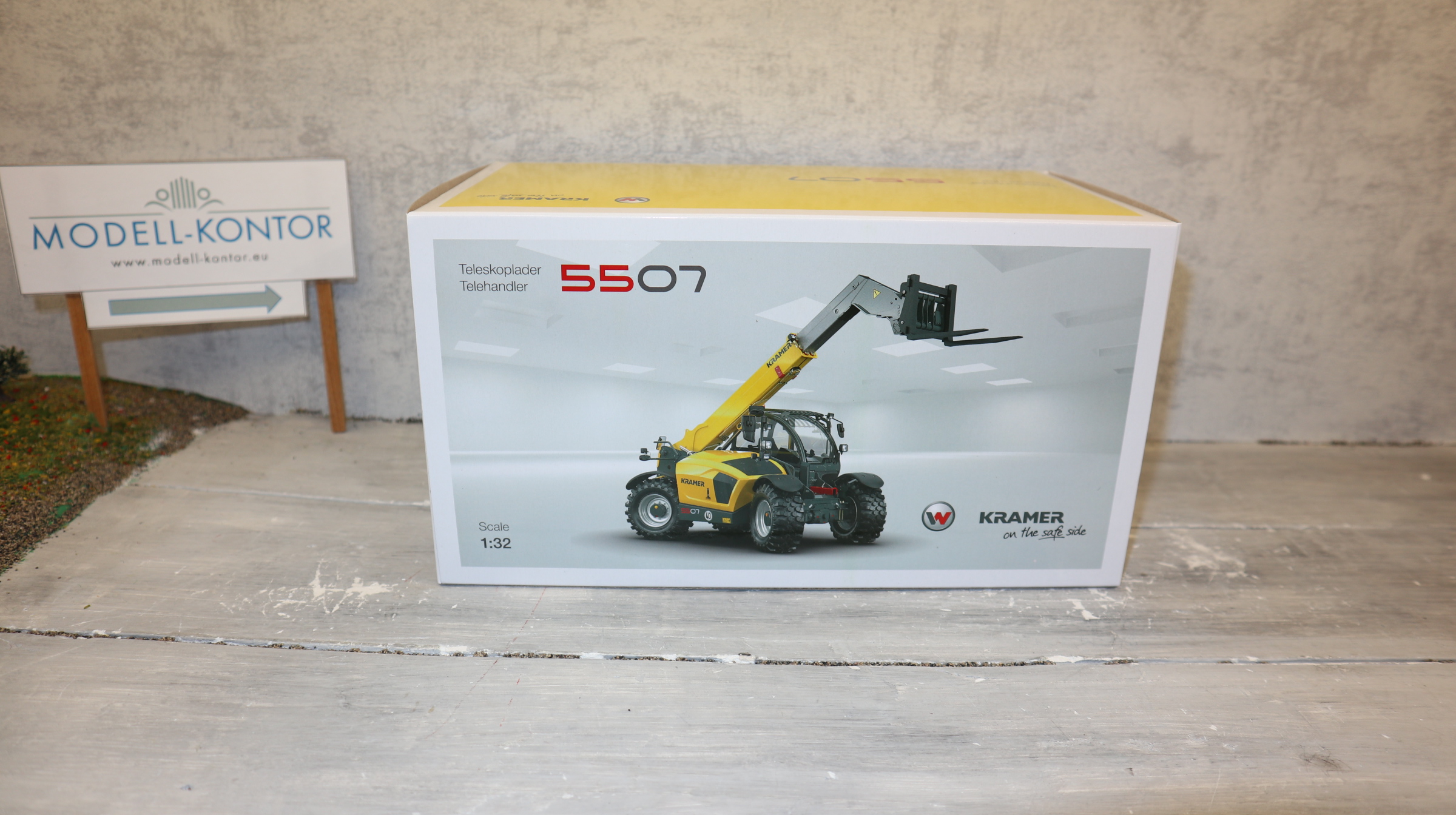 NZG 987 in 1:32, KRAMER 5507 Teleskopstapler,  NEU in OVP