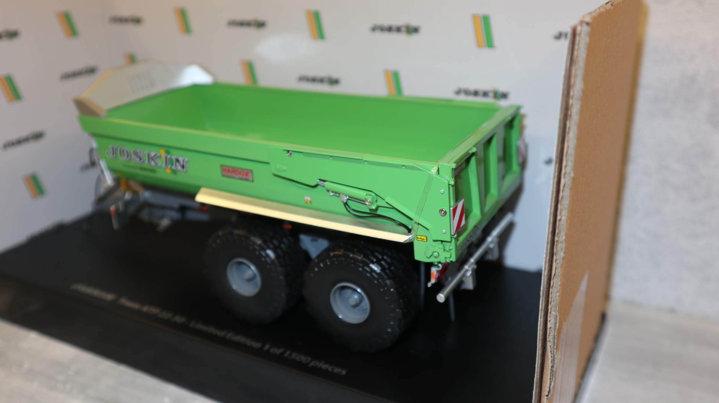 Universal Hobbies UH 6803 in 1:32, Joskin Trans-KTP 22-50 GREEN Edition,  NEU in OVP