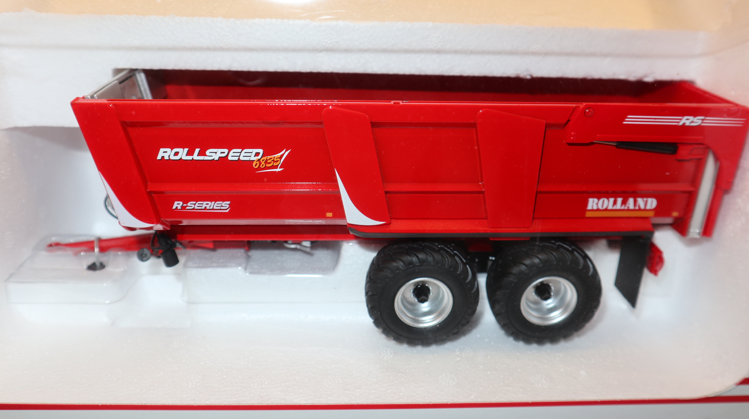Universal Hobbies UH 6339  in 1:32,  Rolland Rollspeed 6835 in ROT,  NEU in OVP