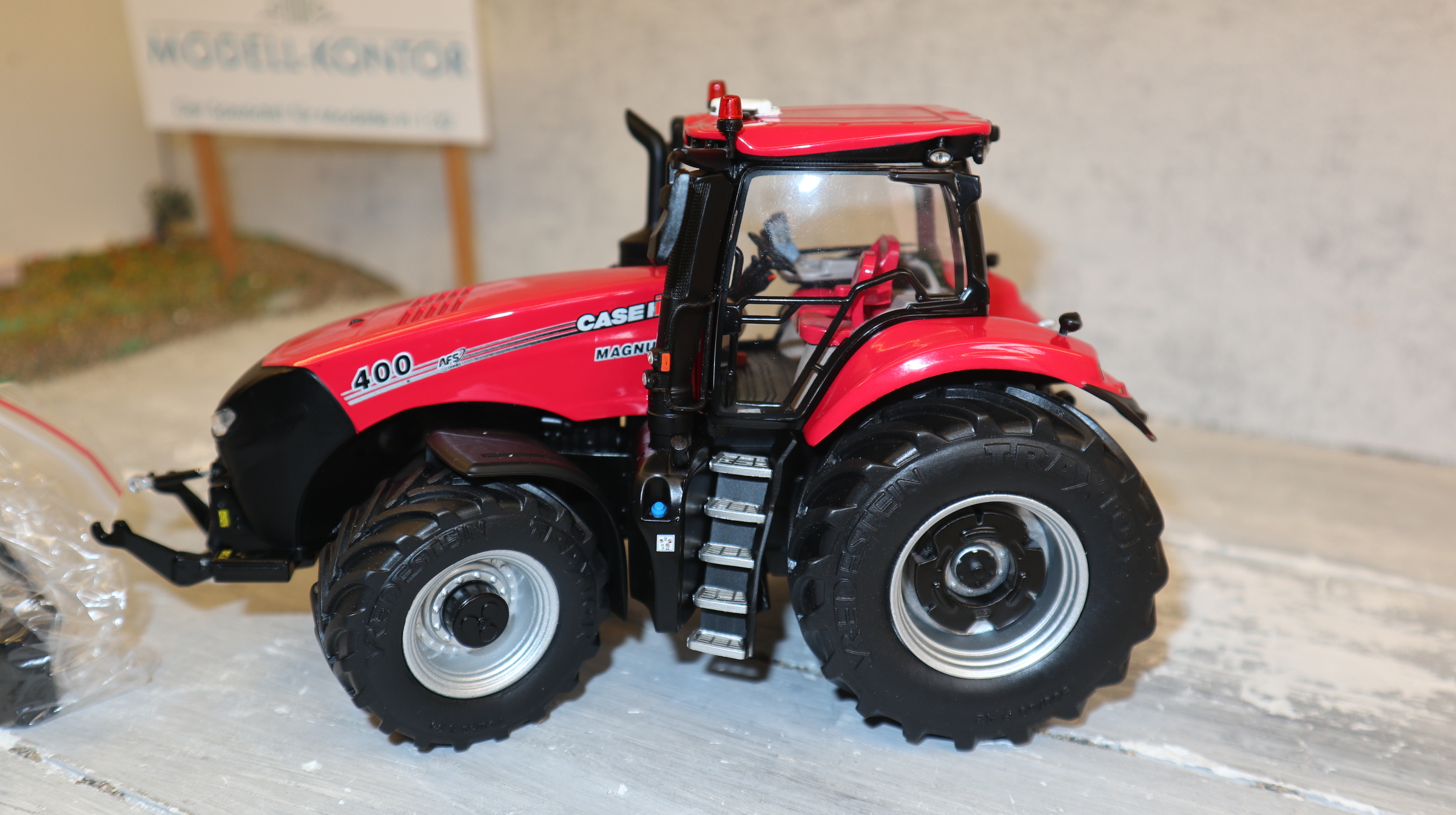 MarGe 2024 in 1:32, Case IH Magnum 400 RED, NEU in OVP