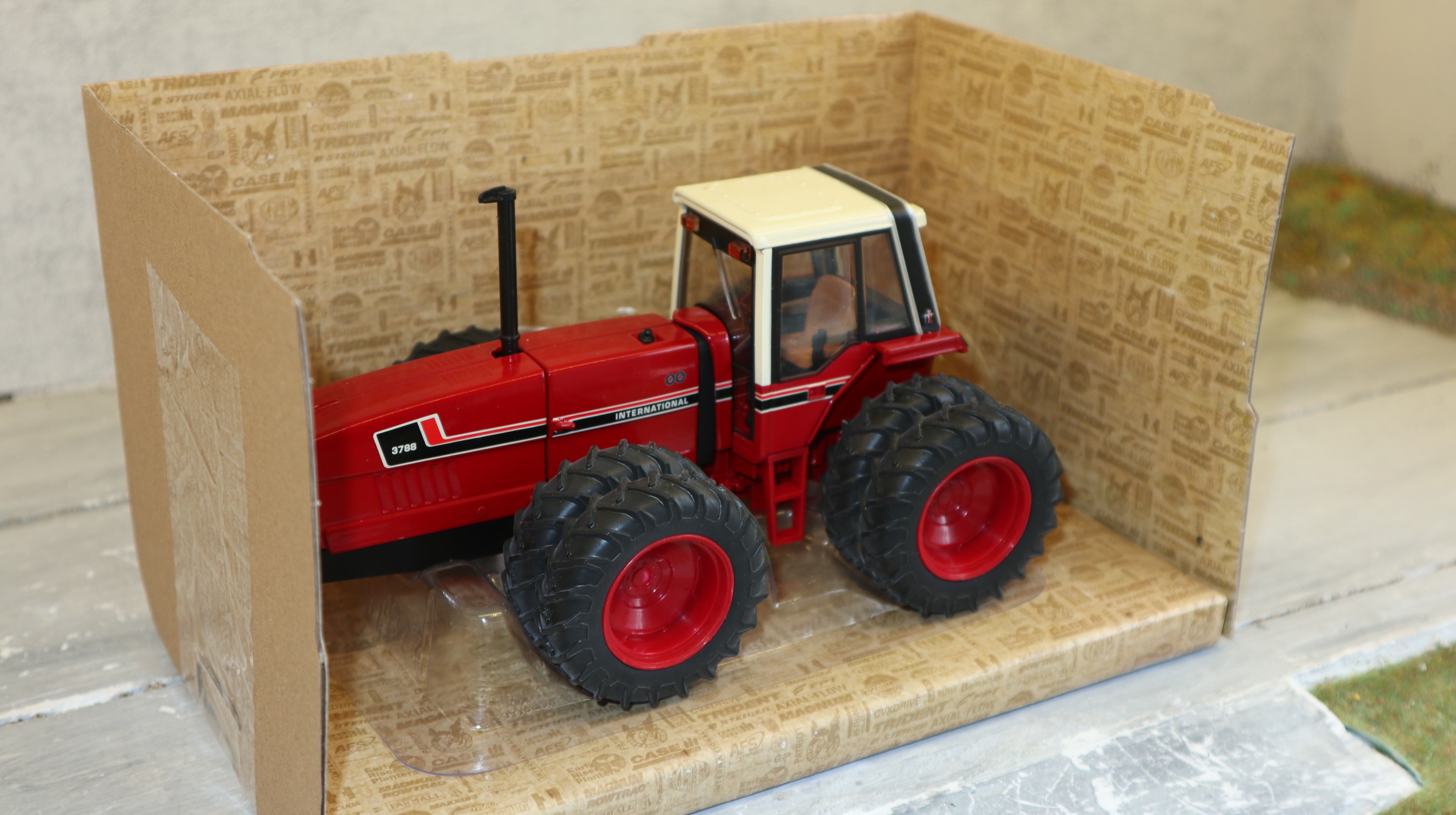 ERTL Britains Prestige 44322 in 1:32, Case IH 3788 Zwillingsreifen, USA-Modell, NEU in OVP