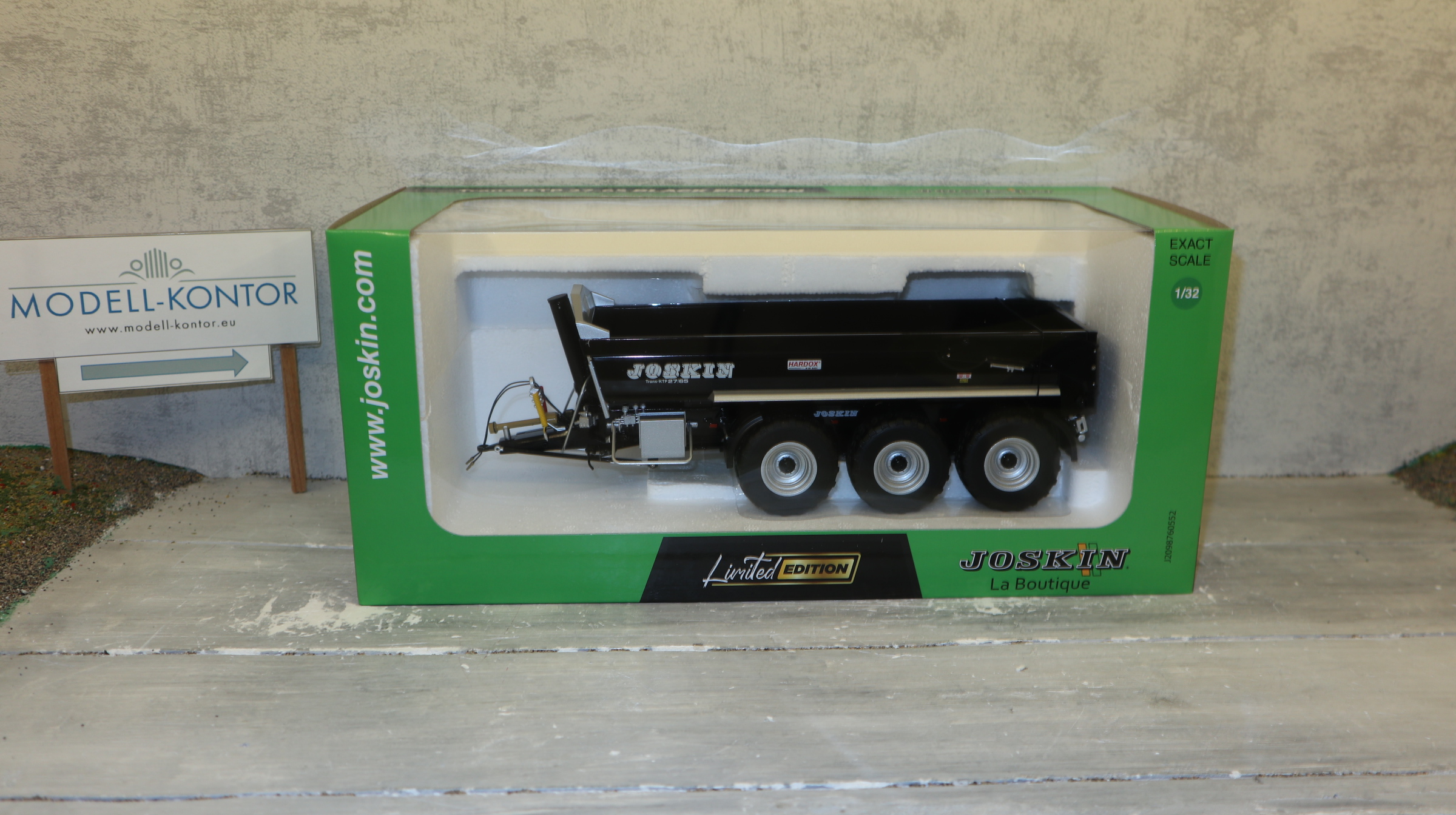 Universal Hobbies UH 6798 in 1:32, Joskin Trans-KTP 27-65, Black Edition,  NEU in OVP