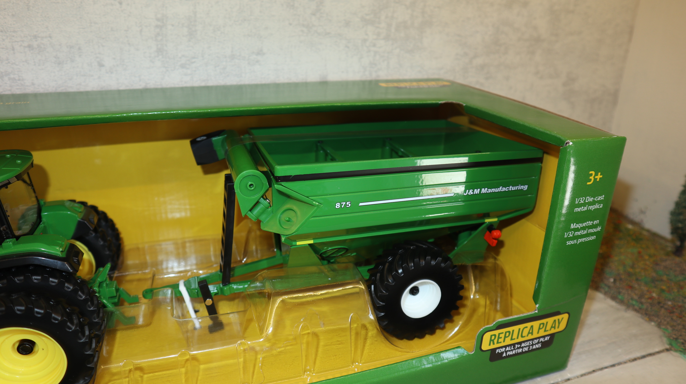 Ertl 85055 in 1:32,  John Deere 8R 340 Dual mit Überladewagen 875, US-Modell, NEU in OVP