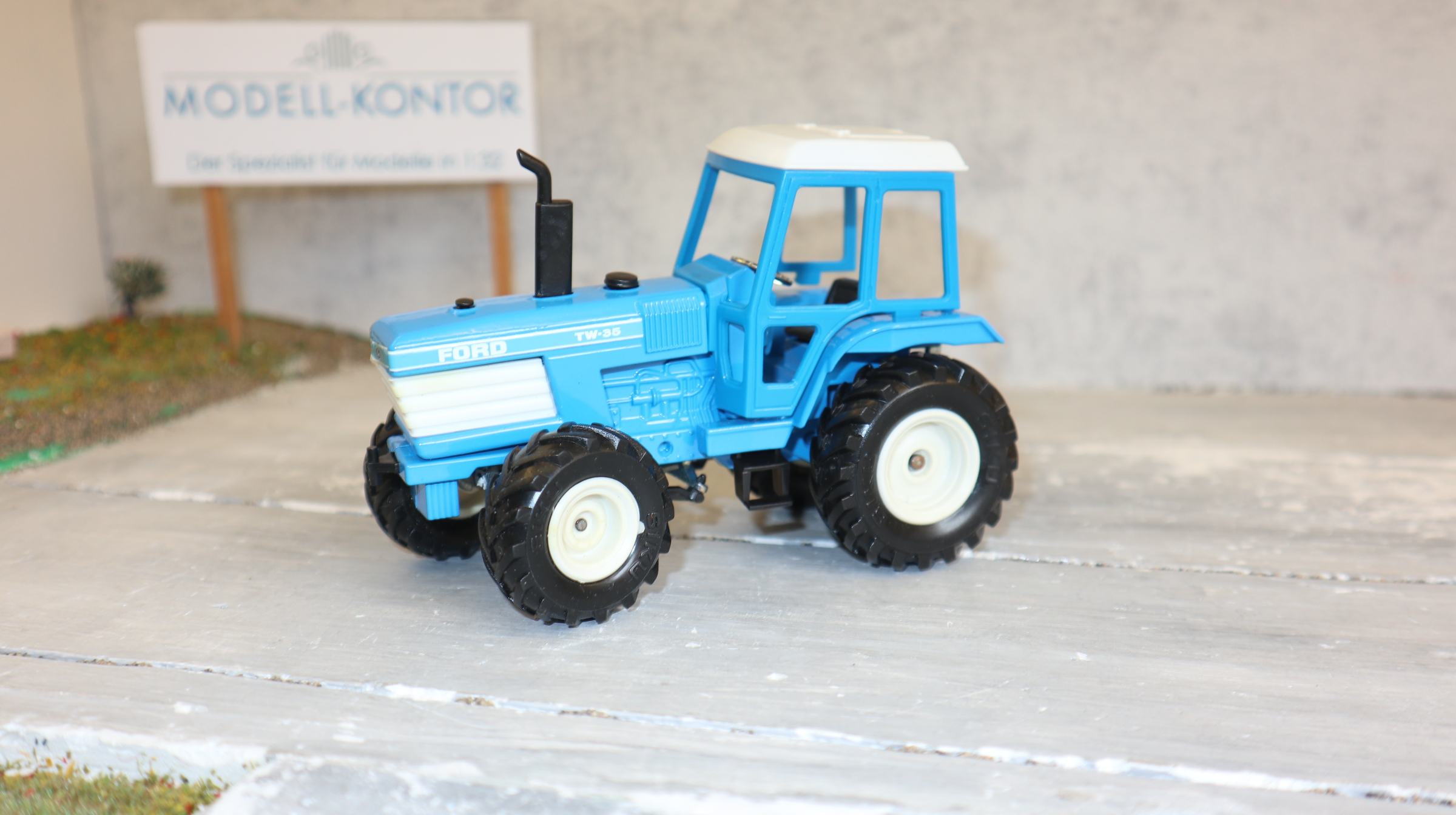 Siku 2855 in 1:32,  Ford TW 35 4WD, NEU in OVP