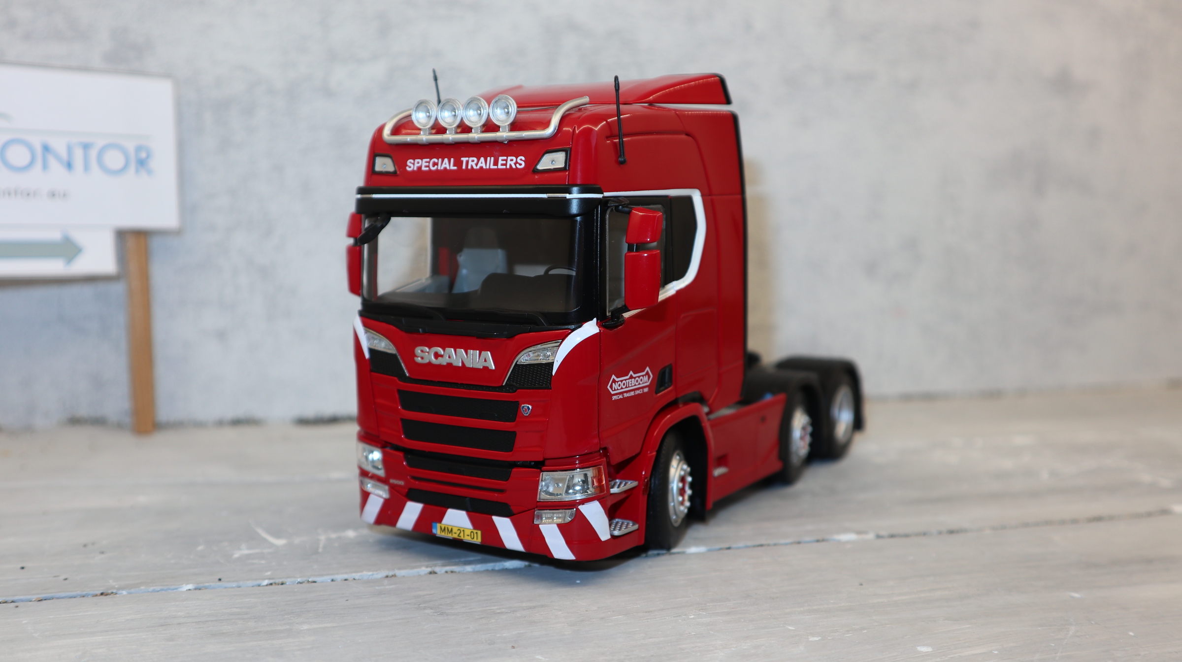 MarGe 2015-03-01 in 1:32 SCANIA R500 6x2 in rot NOOTEBOOM als SZM, NEU in OVP