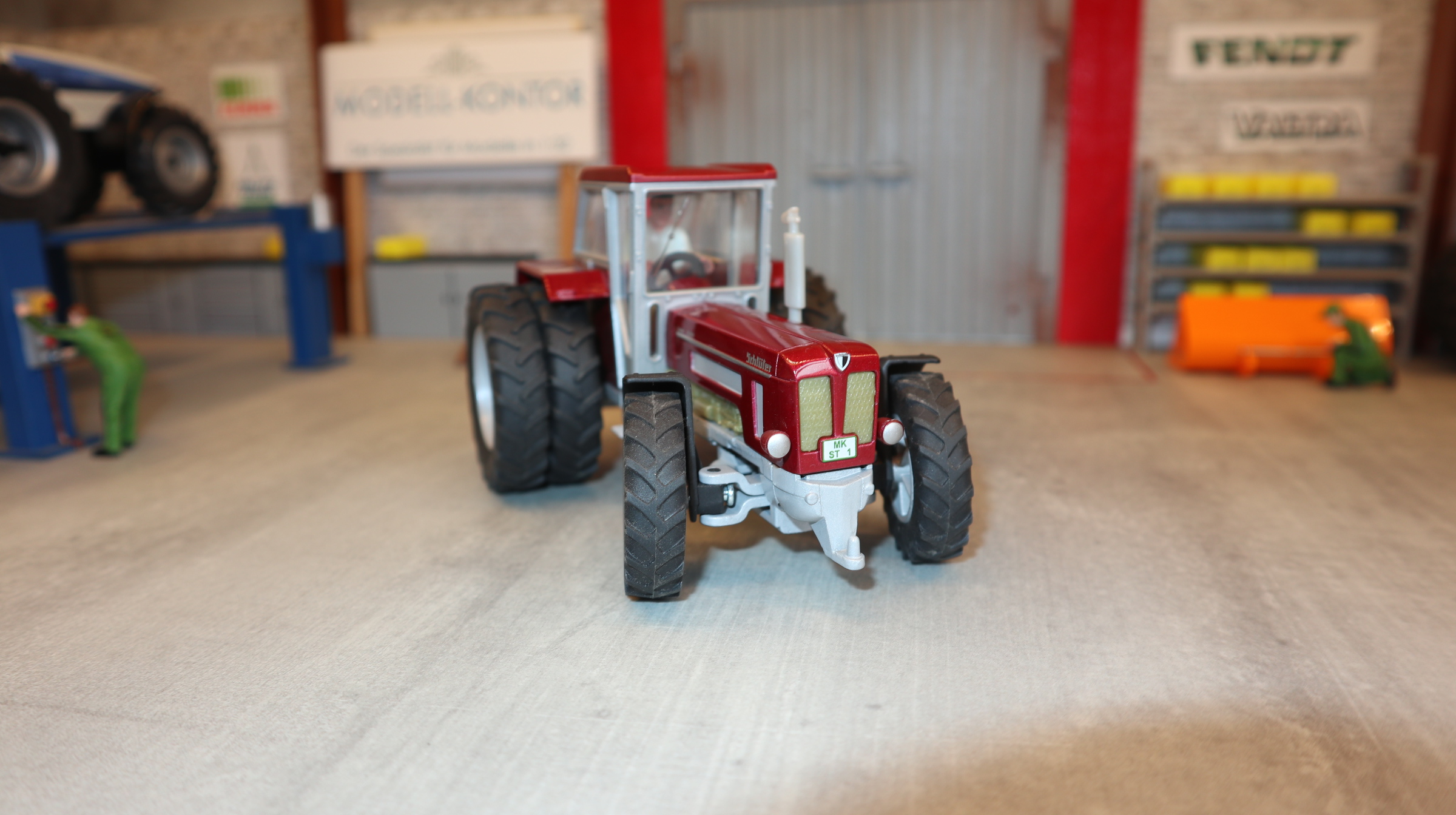 Siku 3469 in 1:32, Schlüter 950V weinrot-metallic Zwillingreifen HA, NEU ohne OVP