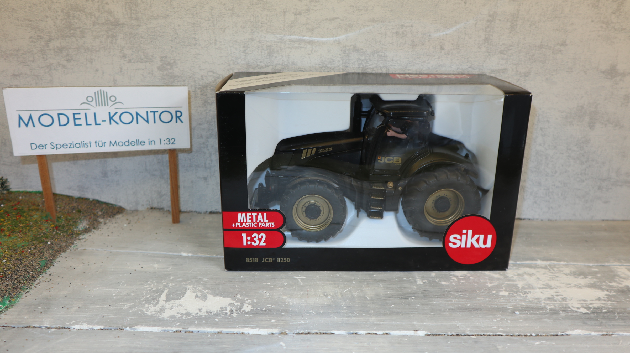 Siku 8518 in 1:32, JCB 8250 schwarz-gold, Sondermodell Idee & Spiel , NEU in OVP