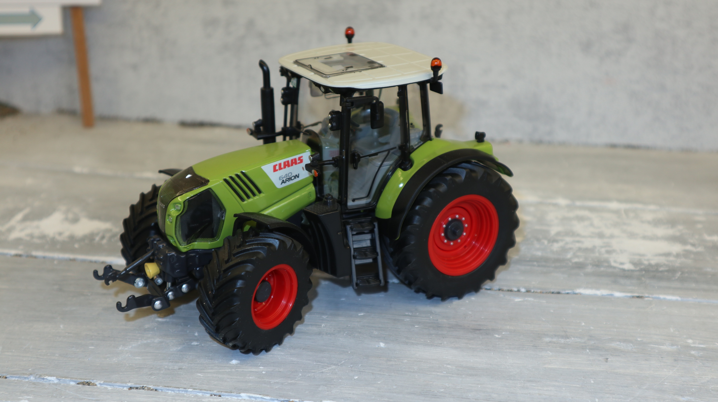Wiking 077324 in 1:32,  Claas Arion 640 ,  NEU in OVP