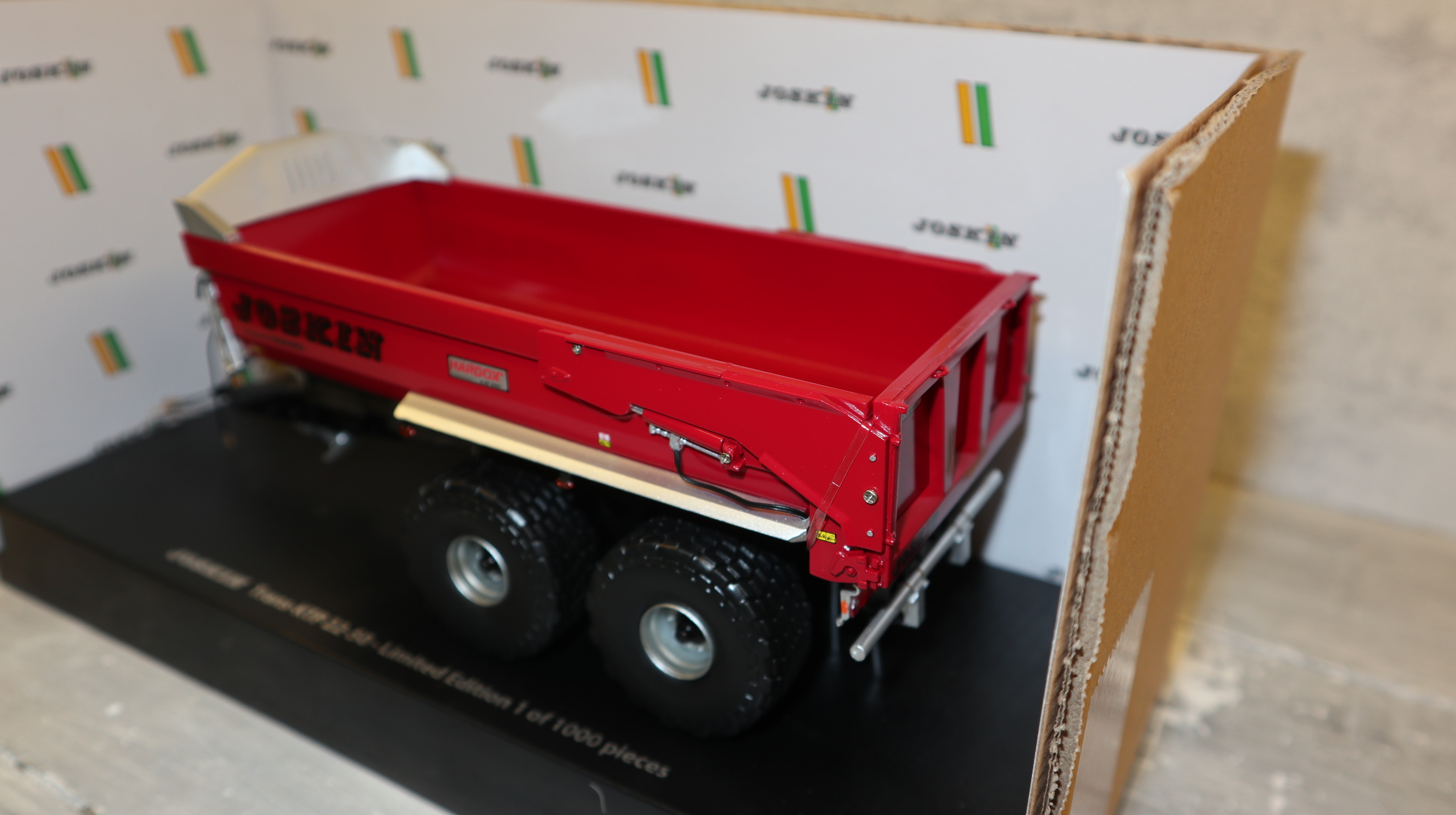 Universal Hobbies UH 6804 in 1:32, Joskin Trans-KTP 22-50 RED Edition,  NEU in OVP