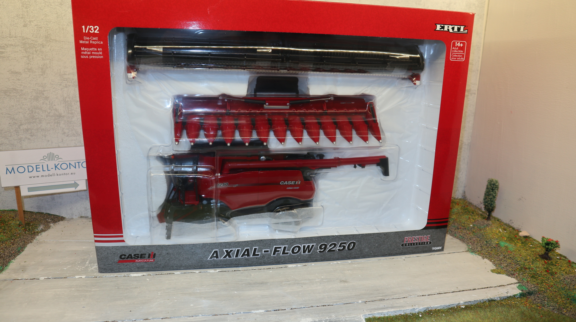 Ertl  Britains 47357 in 1:32,  CASE IH Mähdrescher AFS 9250 mit beiden Vorsätzen, USA-Modell,  NEU in OVP