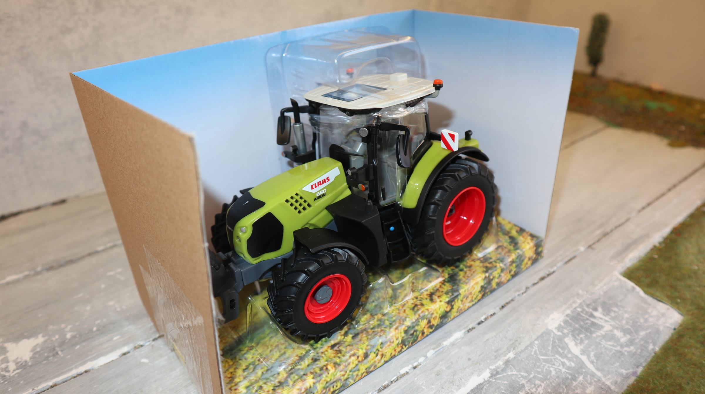 Britains 43374 in 1:32,  Claas Arion 660, NEU in OVP