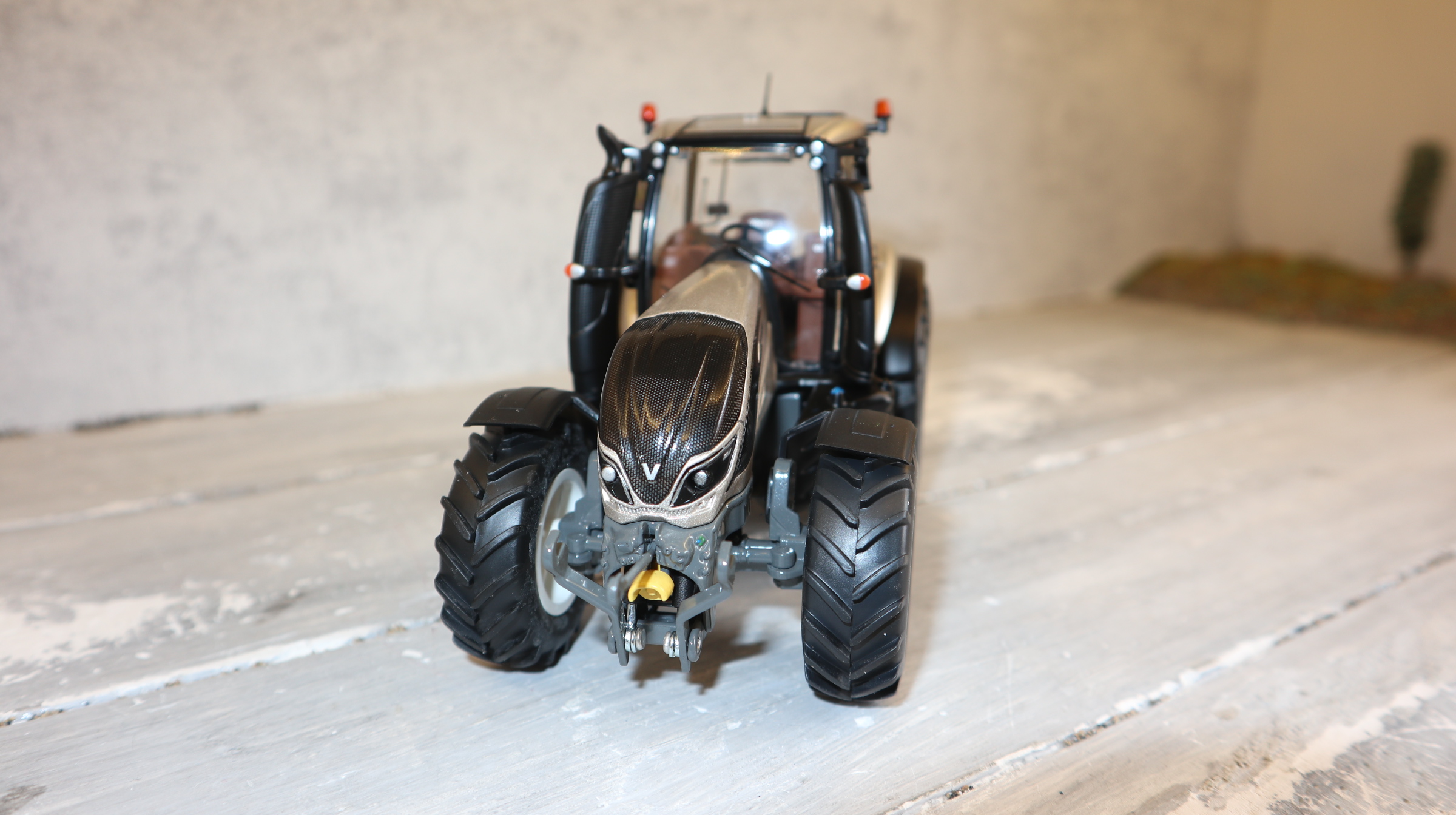 Wiking 077814  in 1:32, VALTRA T234 champagner, V42701994 NEU in OVP