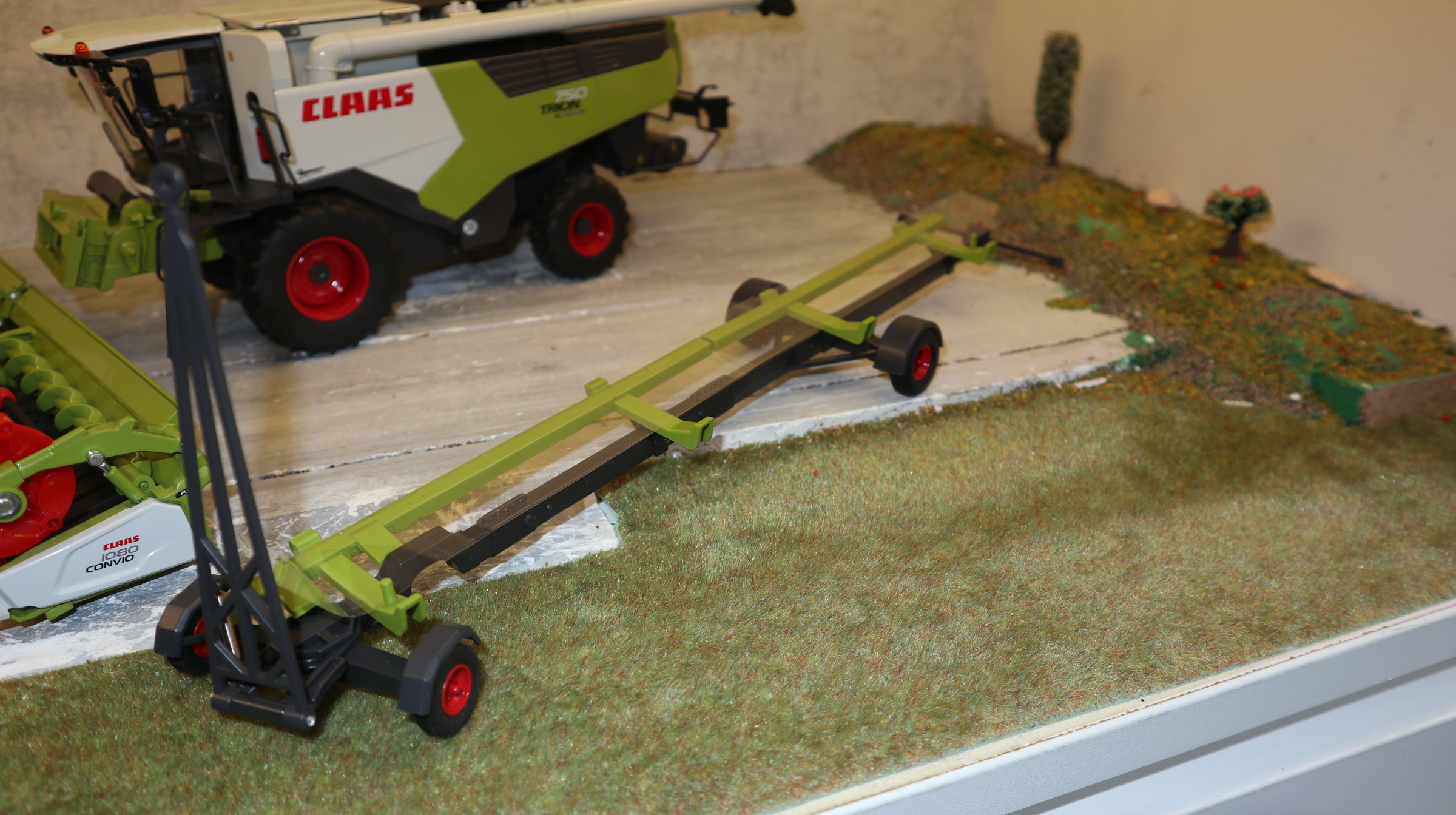 Wiking 02566220 in 1:32,  Claas Trion 750 Montana + Convo 1080, NEU in OVP