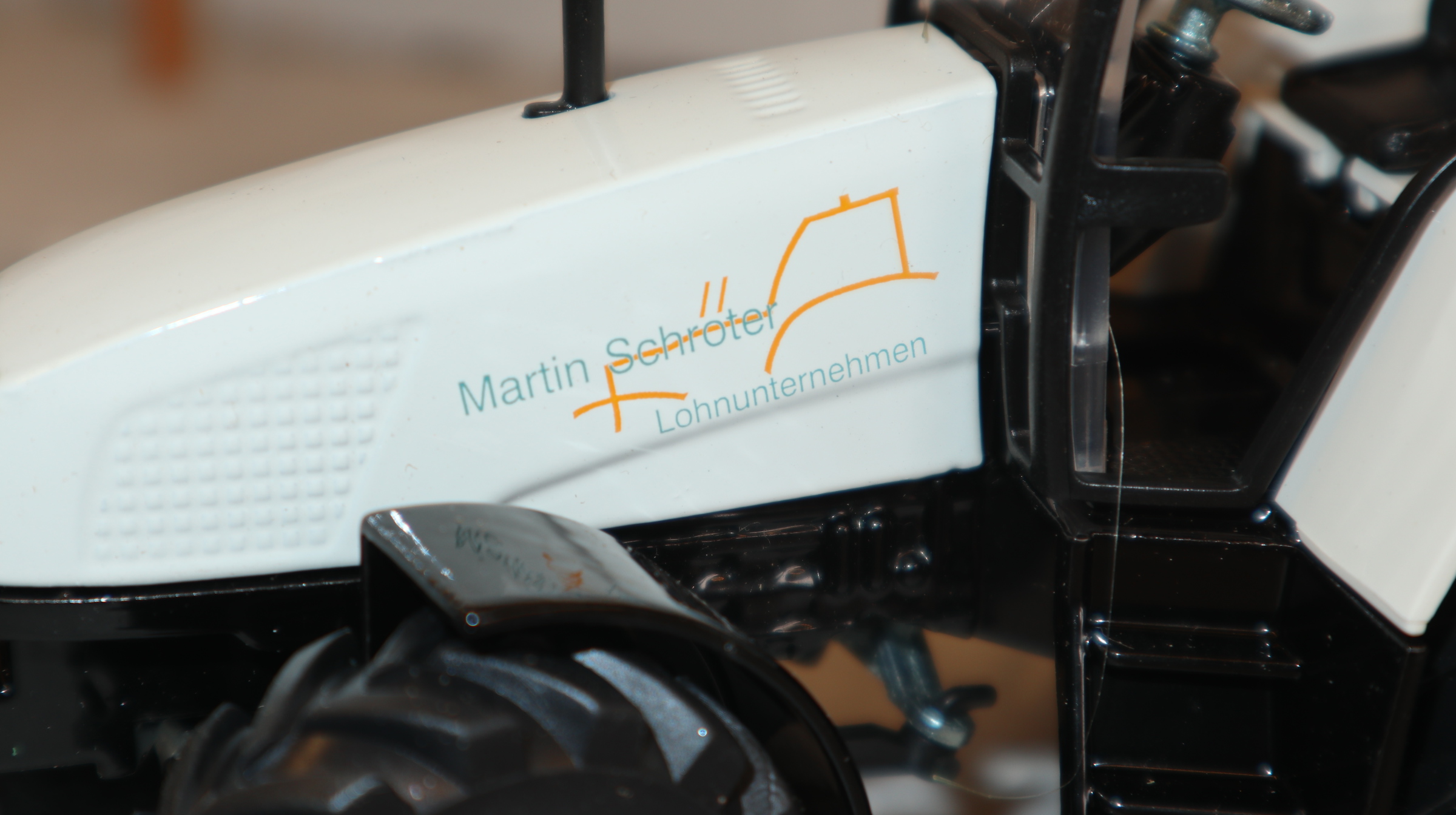 Siku 2963 in 1:32, CASE CS 150 weiß Martin Schröter, NEU in OVP
