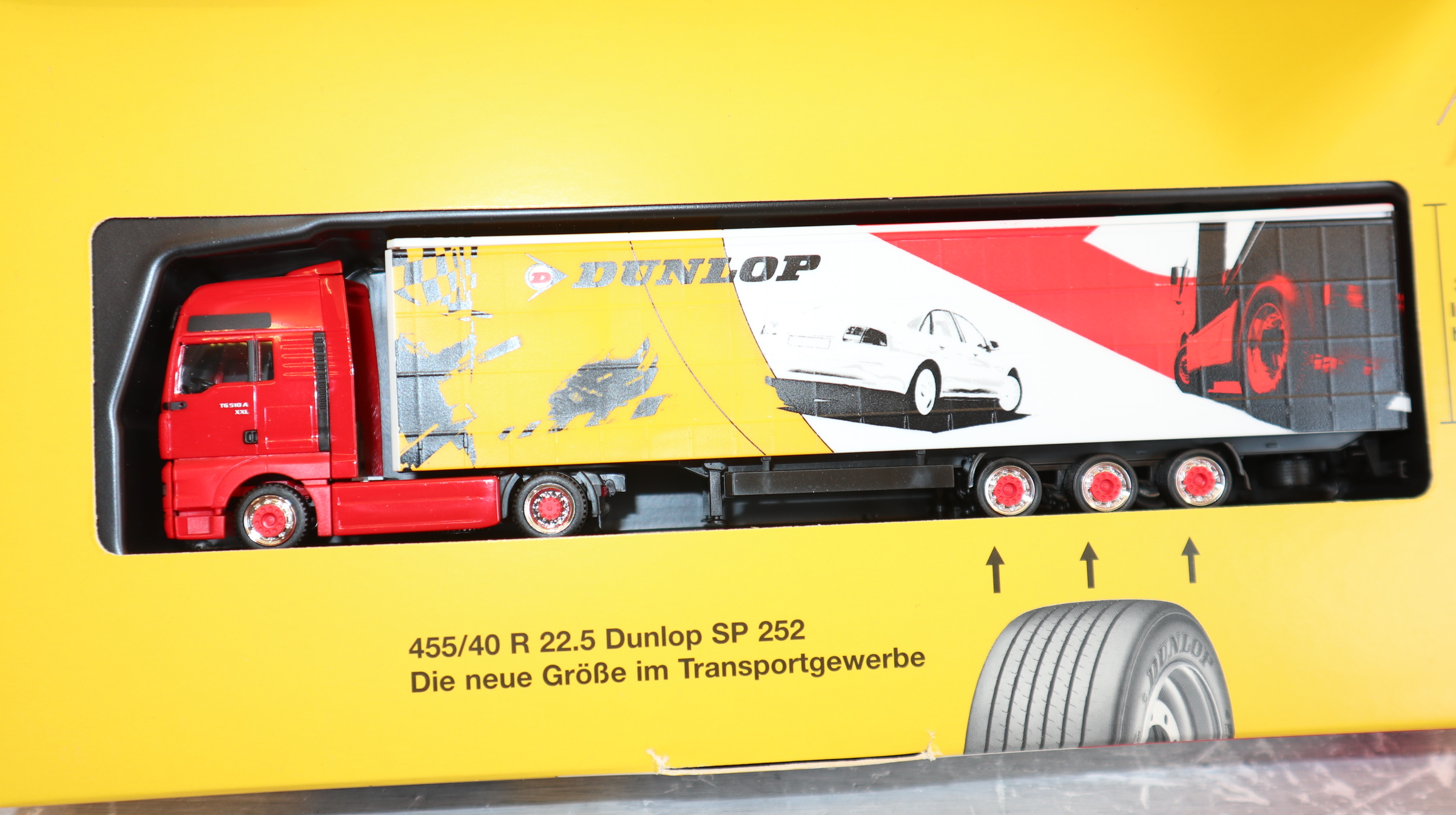 HERPA  in 1:87 ,  DUNLOP  neue Reifengröße, mit MAN TG2 XXL, Sondermodell, NEU in OVP
