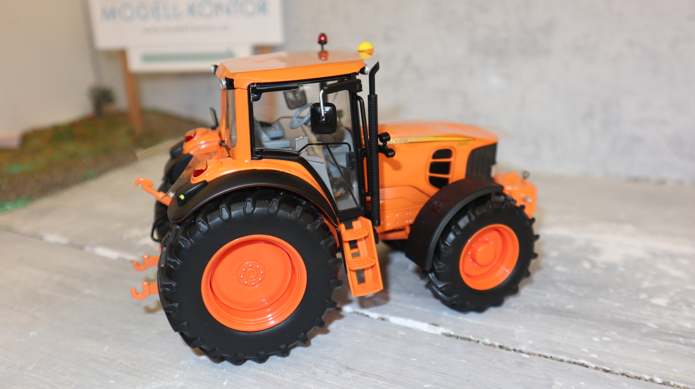 WIKING 077304 in 1:32, John Deere 6930 Kommunal , NEU in OVP