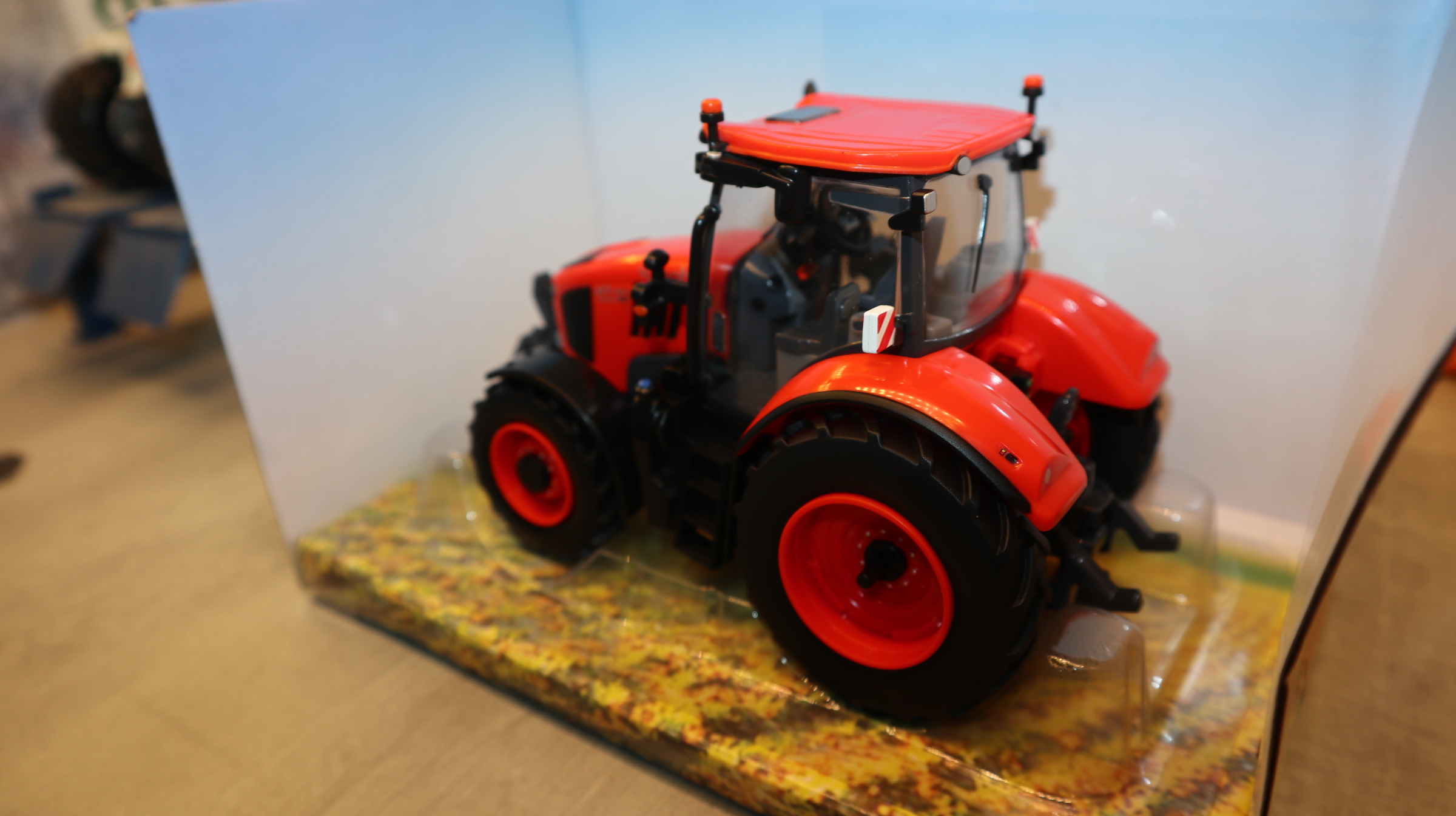 Britains 43438 in 1:32,  Kubota M7-154 ,  NEU in OVP
