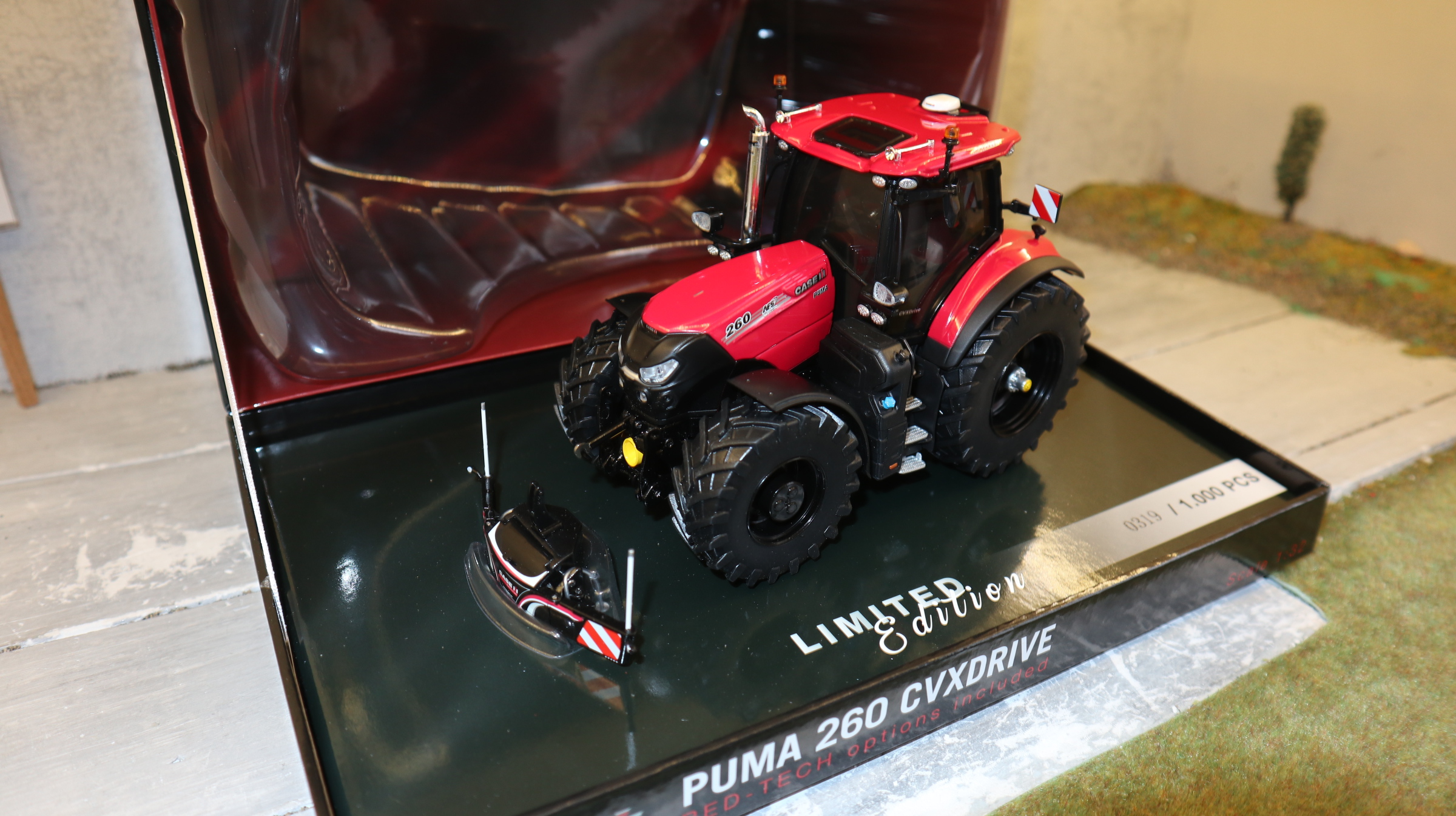 Universal Hobbies UH 6864 in 1:32, CASE IH Puma 260 CVXdrive Sondermodell, NEU in OVP