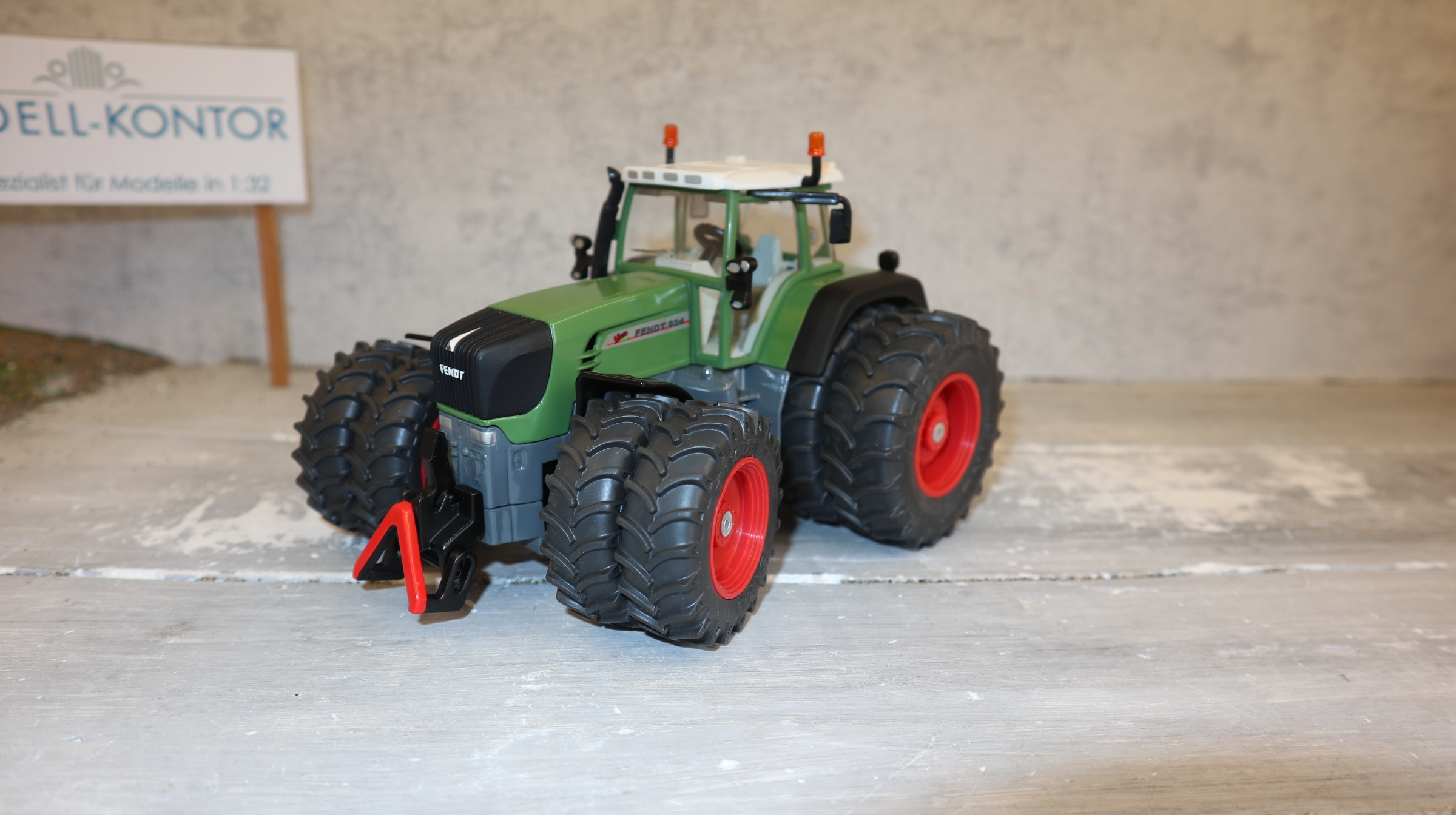 Siku 3257 in 1:32, Fendt 924 Zwillingsreifen, NEU in OVP