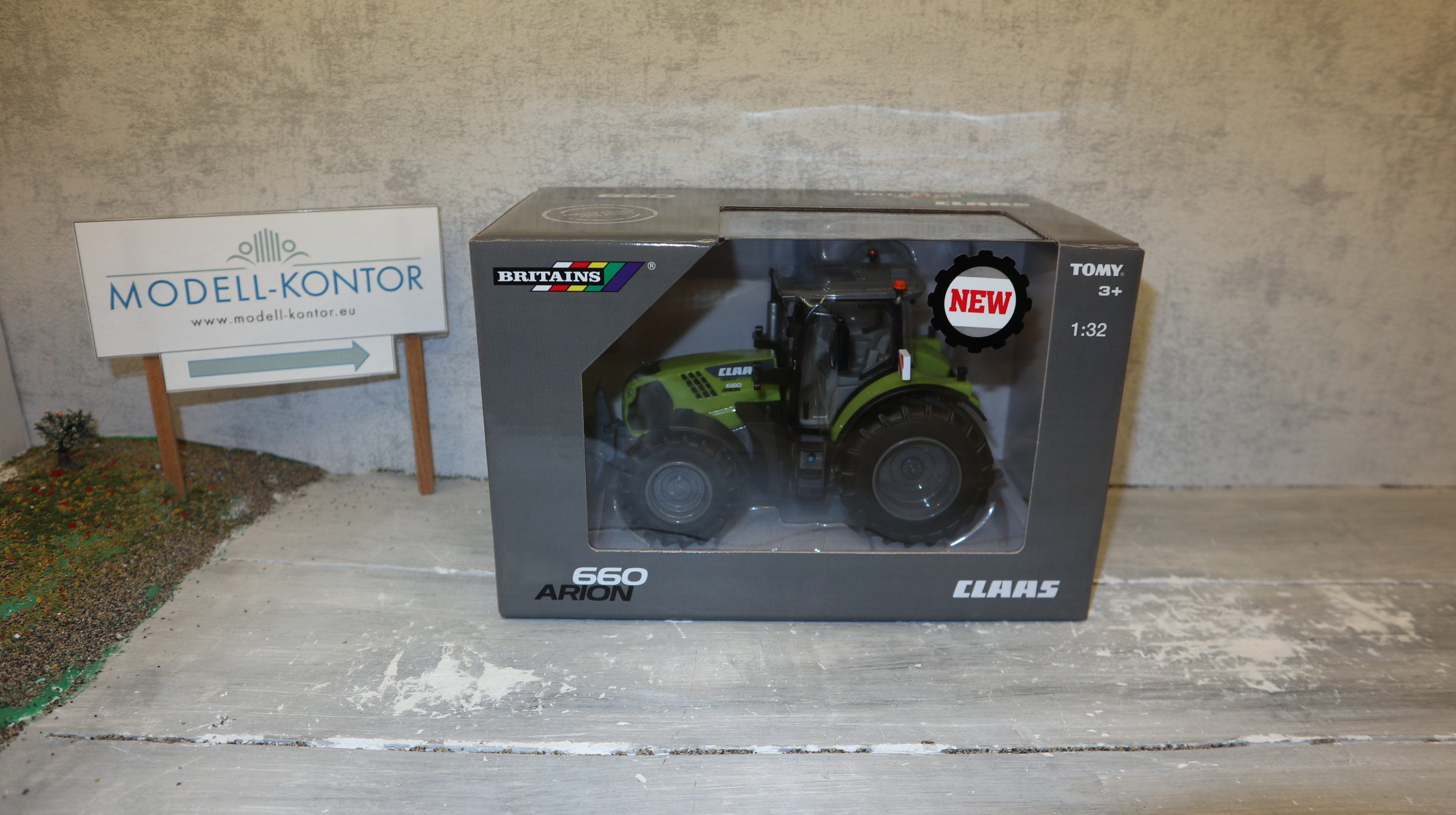 Britains 43422 in 1:32, Claas Arion 660 Night Edition, NEU in OVP