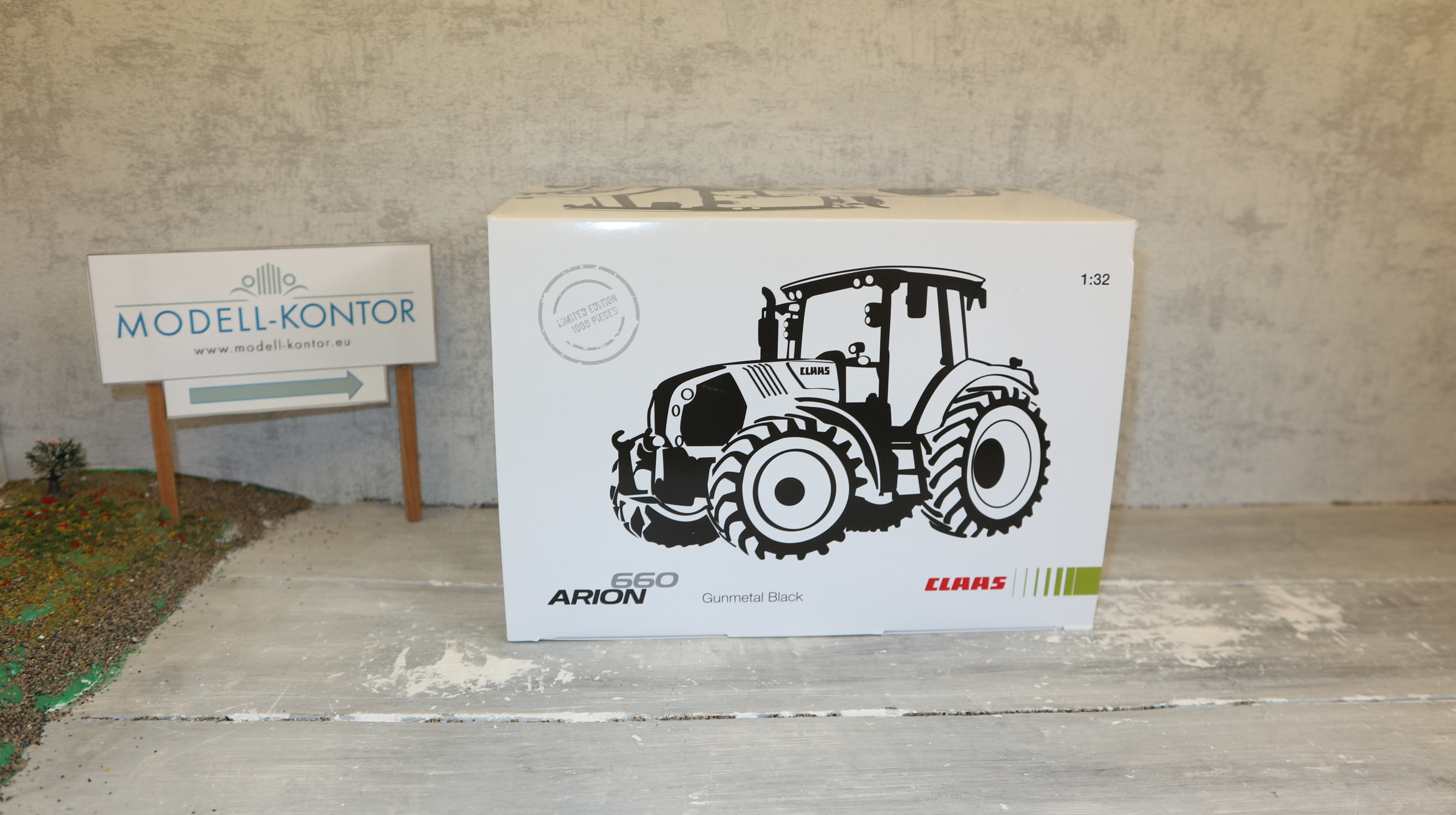 Wiking 02574720 in 1:32,  Claas Arion 660 Gunmetal Black, NEU in OVP