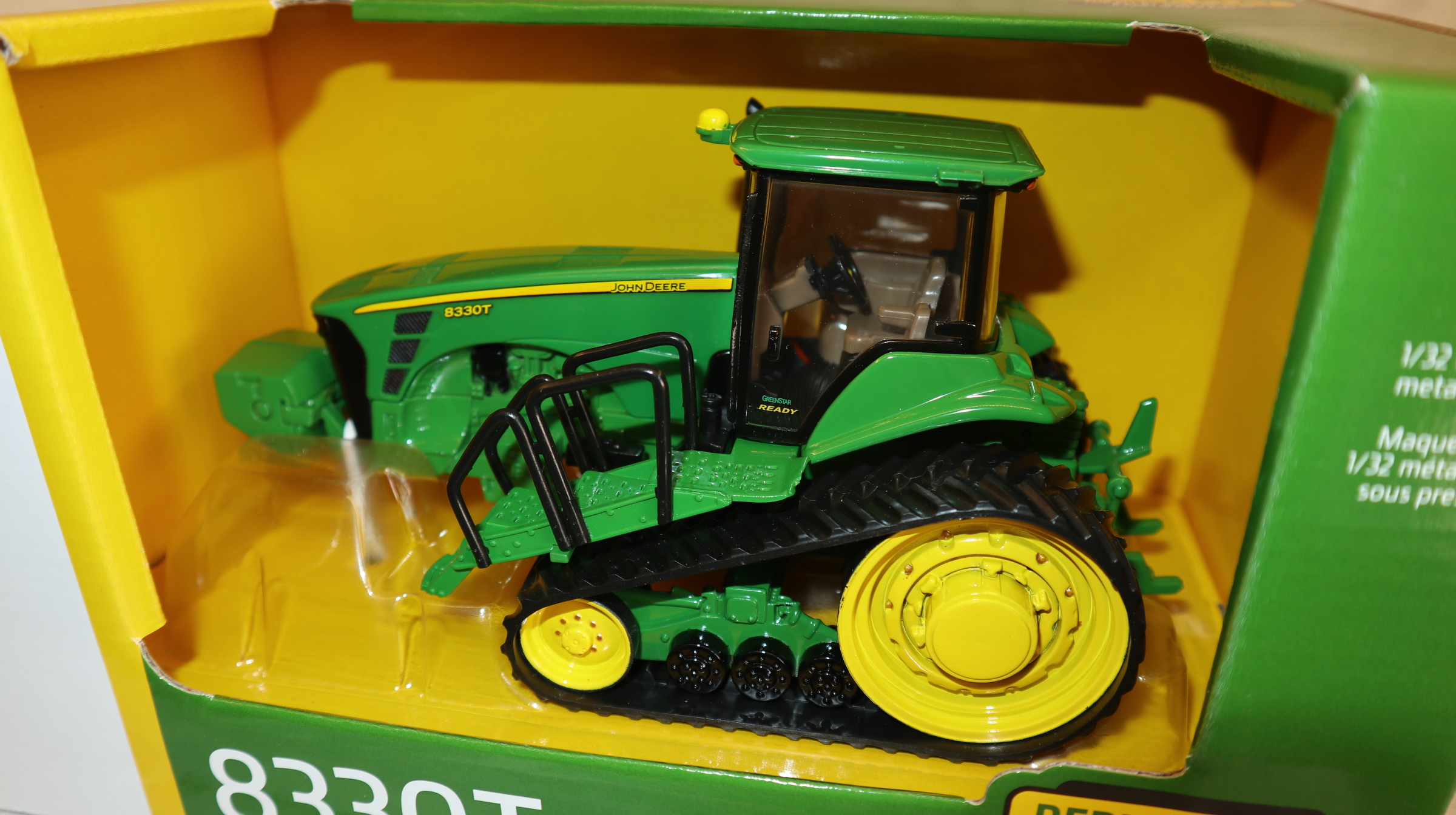 Ertl 45994 in 1:32,  John Deere 8330T Raupenschlepper US-Modell, NEU in OVP