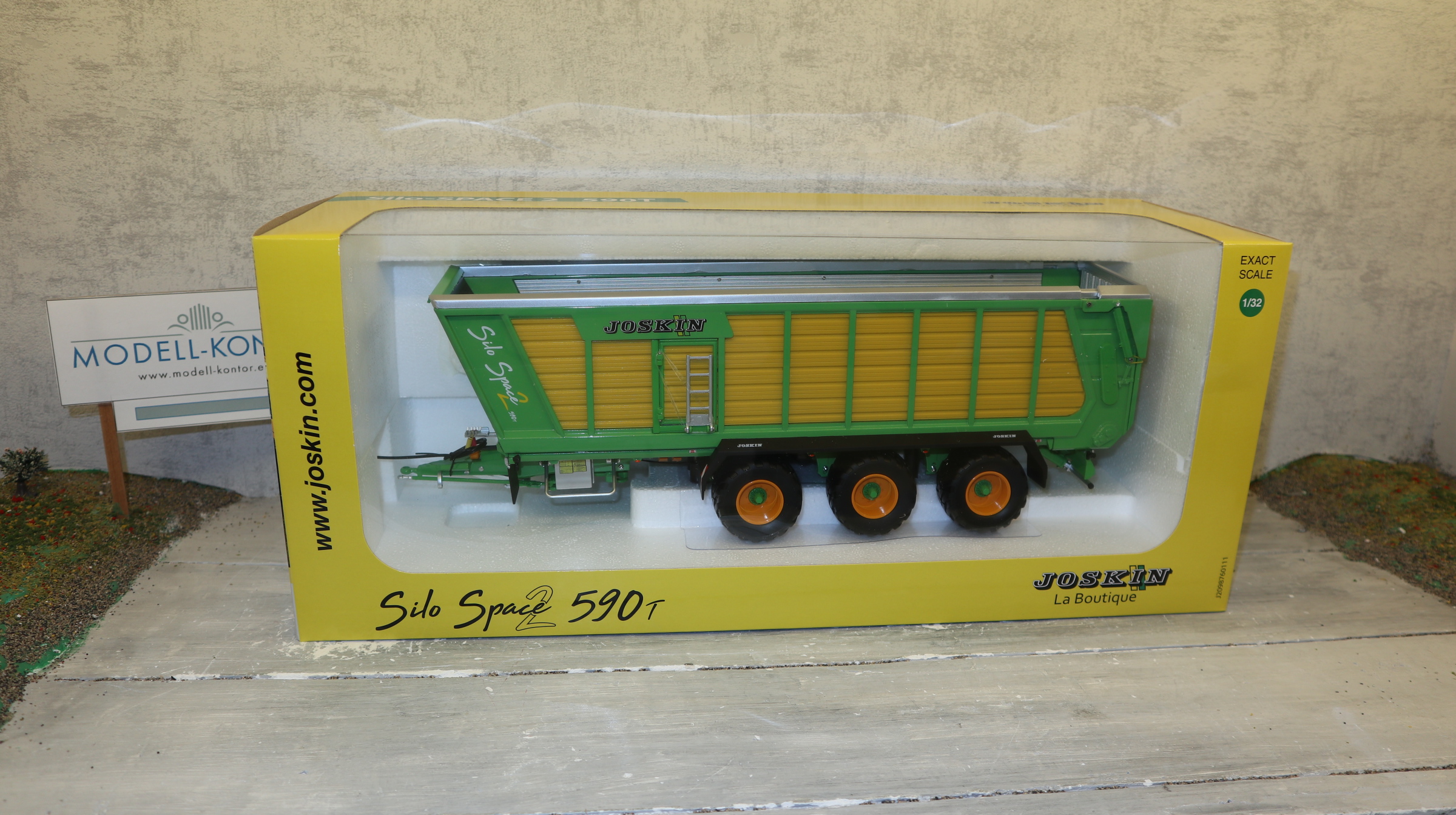 Universal Hobbies UH 5336 in 1:32, Joskin Silo-Space 2 590T,  NEU in OVP