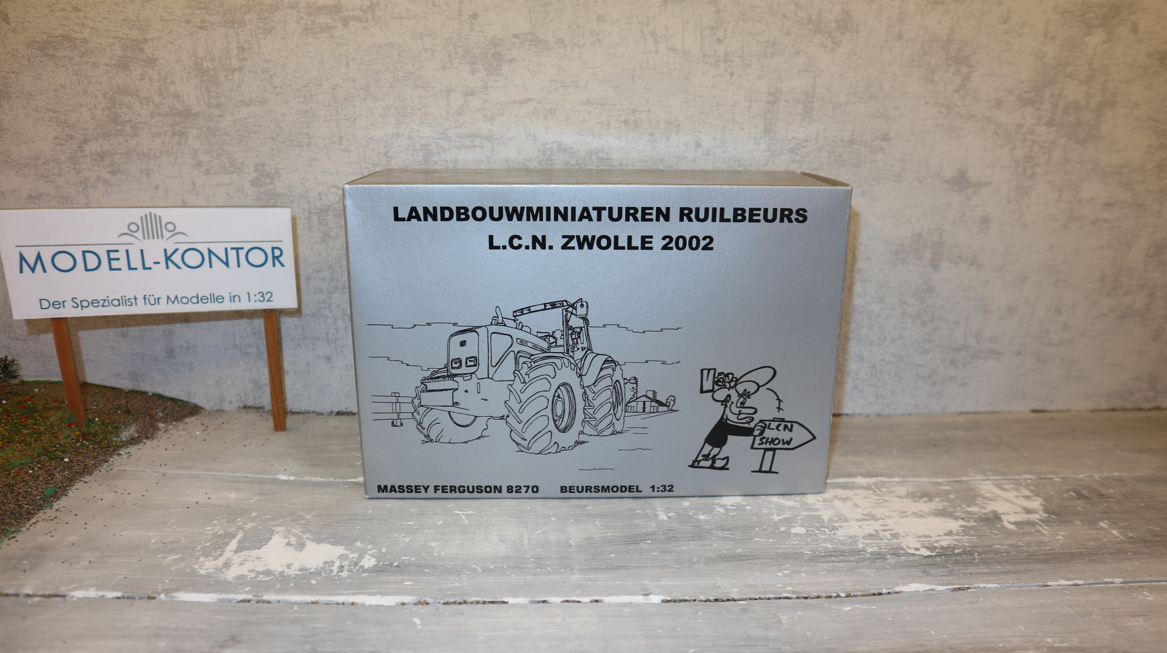 Siku 3251 in 1:32, Massey Ferguson 8270 xtra, LCN 2002, NEU in OVP