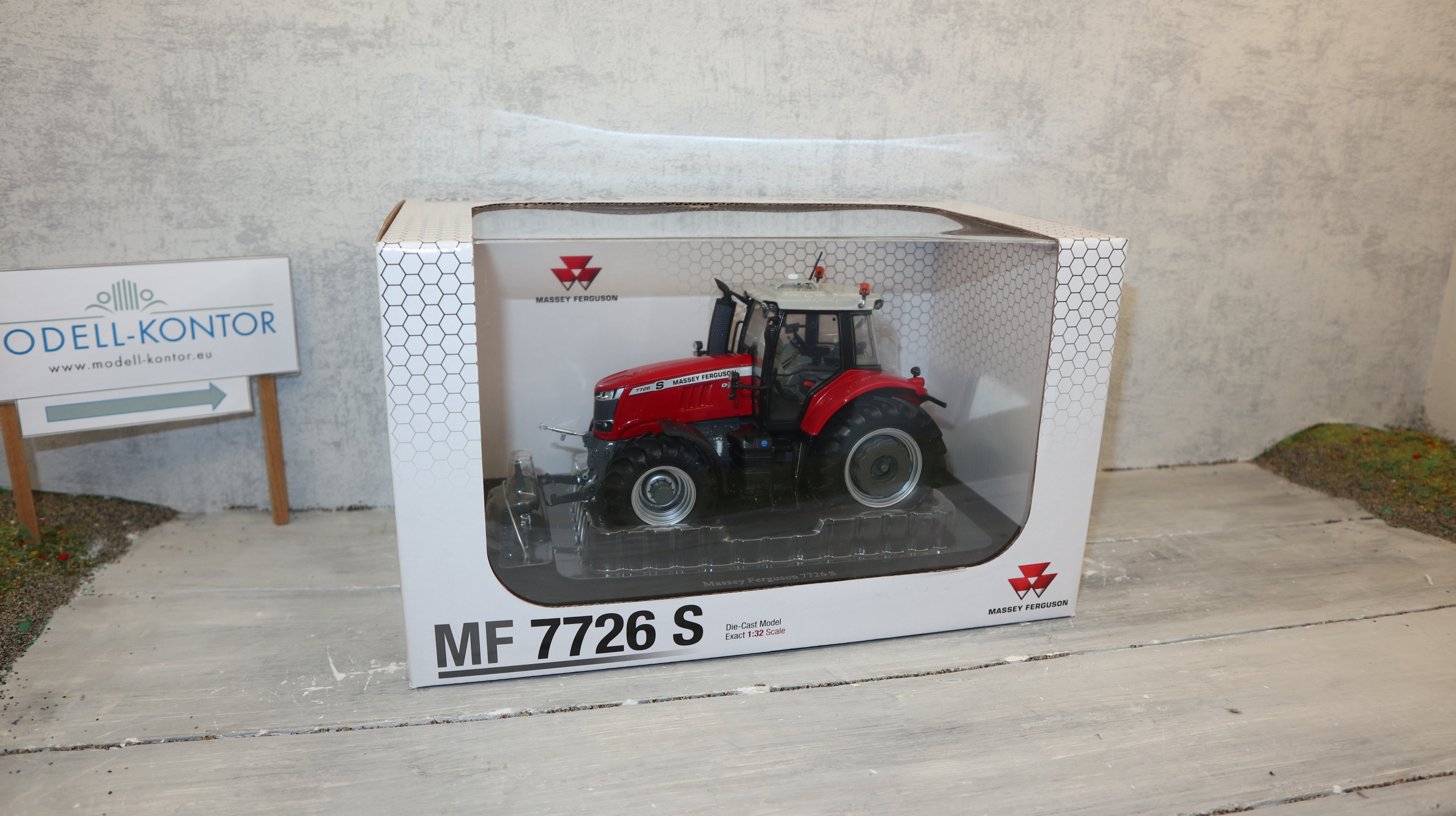 UH 5304 in 1:32, Massey Ferguson 7726 S , NEU in OVP