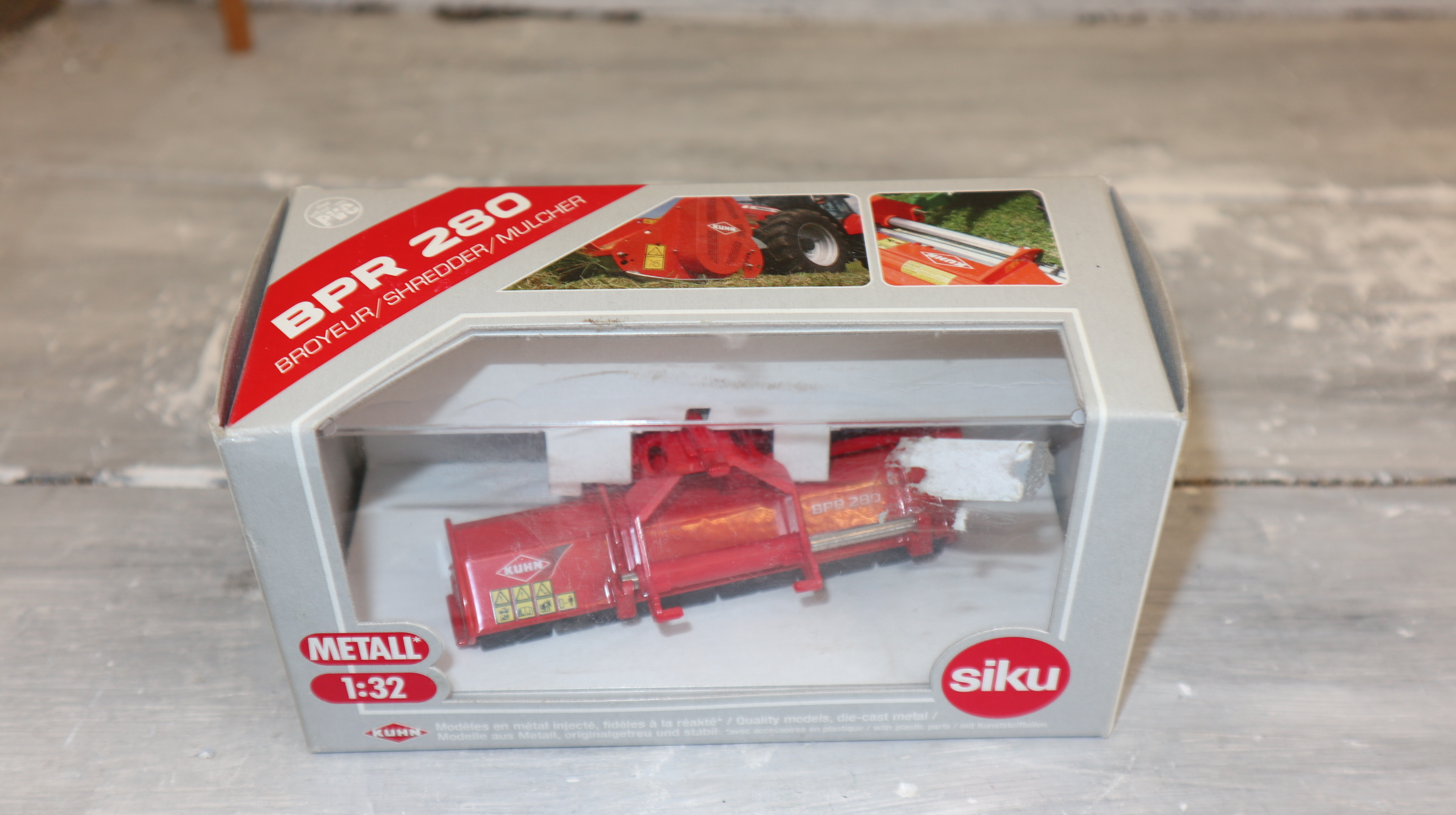 Siku 2454 in 1:32, KUHN BPR 280 Mulcher Werbemodell NEU in OVP