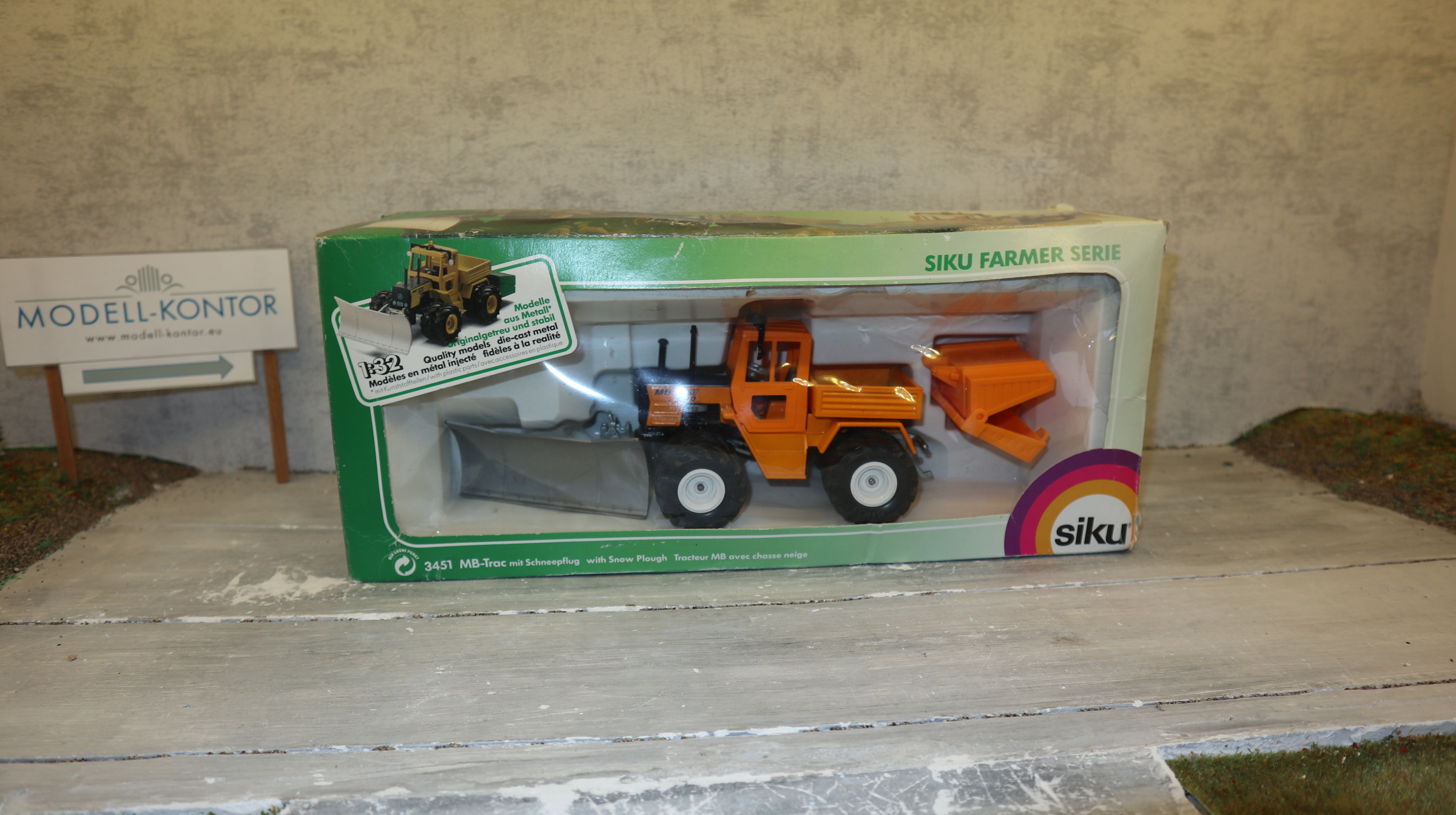 Siku 3451 in 1:32, MB Trac mit Schneepflug Orange weiße Felgen, NEU in OVP