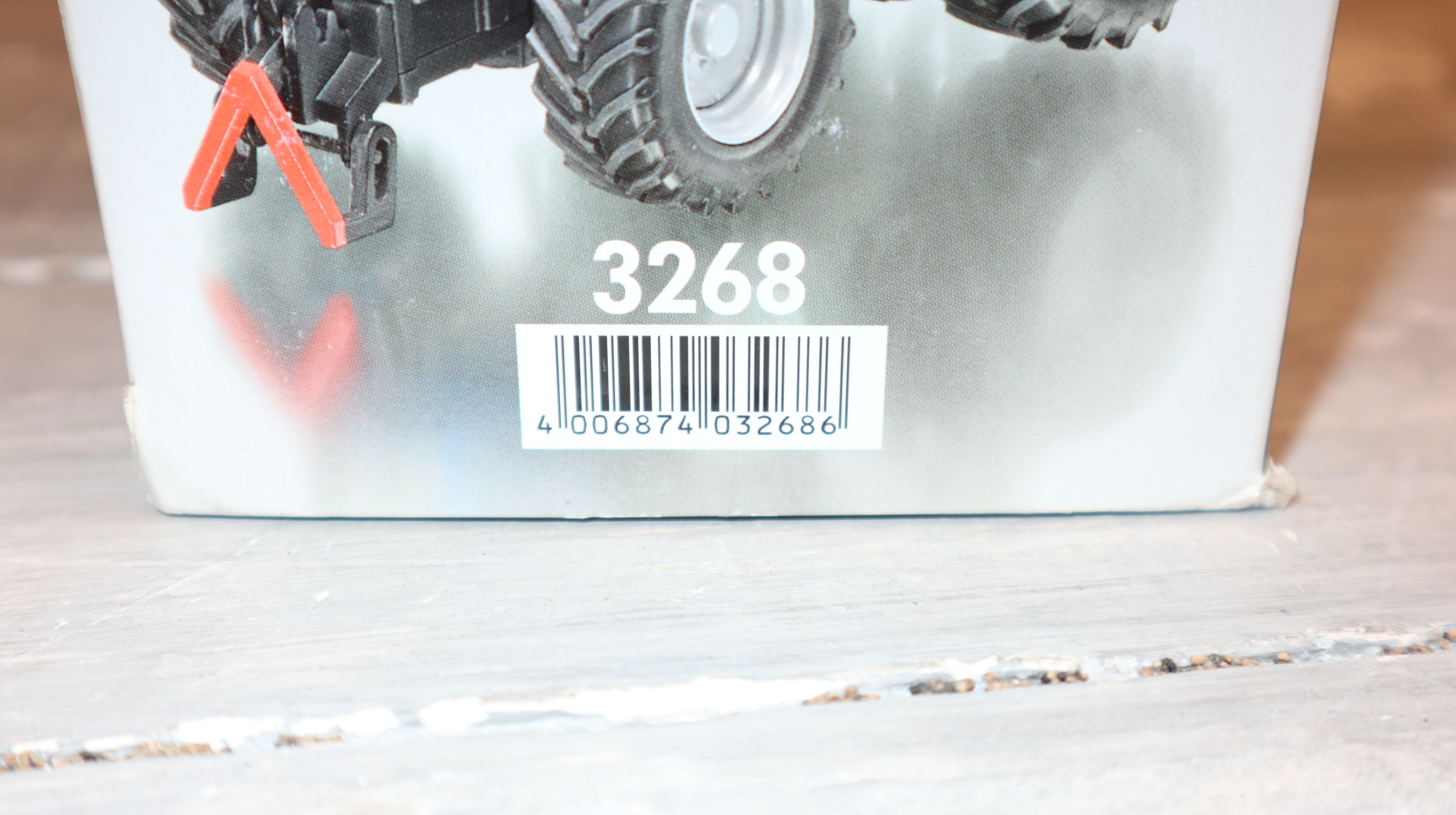Siku 3268 in 1:32,  Valtra T161 GRAU Modell Farmer 2009, NEU in OVP