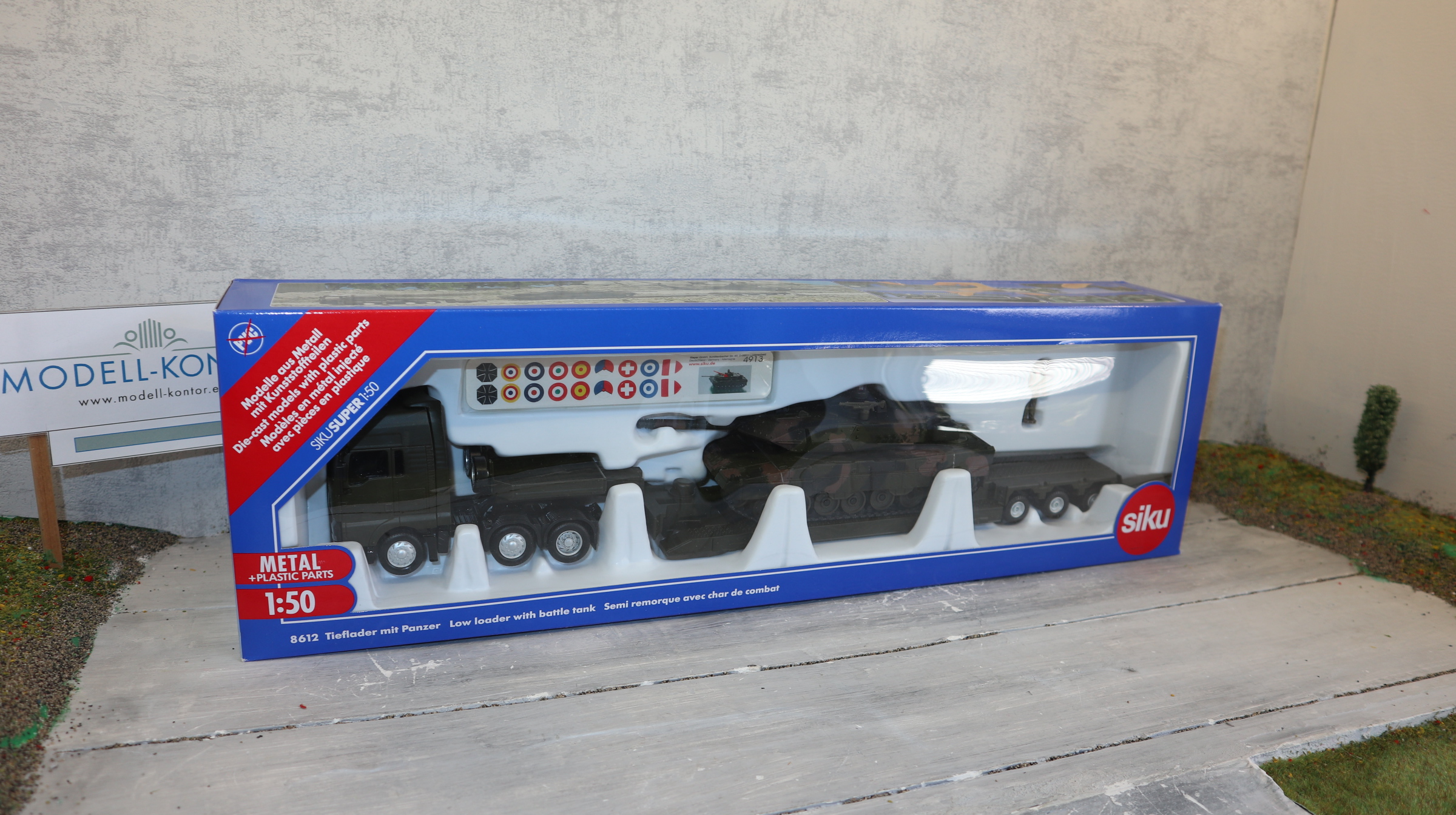 Siku 8612 in 1:50,  MAN TGX mit Tieflader und Panzer, NEU in  OVP