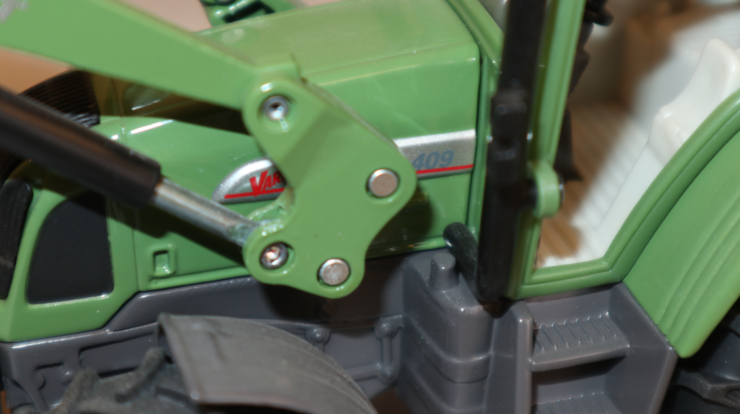 Siku 3651 in 1:32, Fendt 409 Folienzange Wechselsystem resedagrün, NEU in OVP
