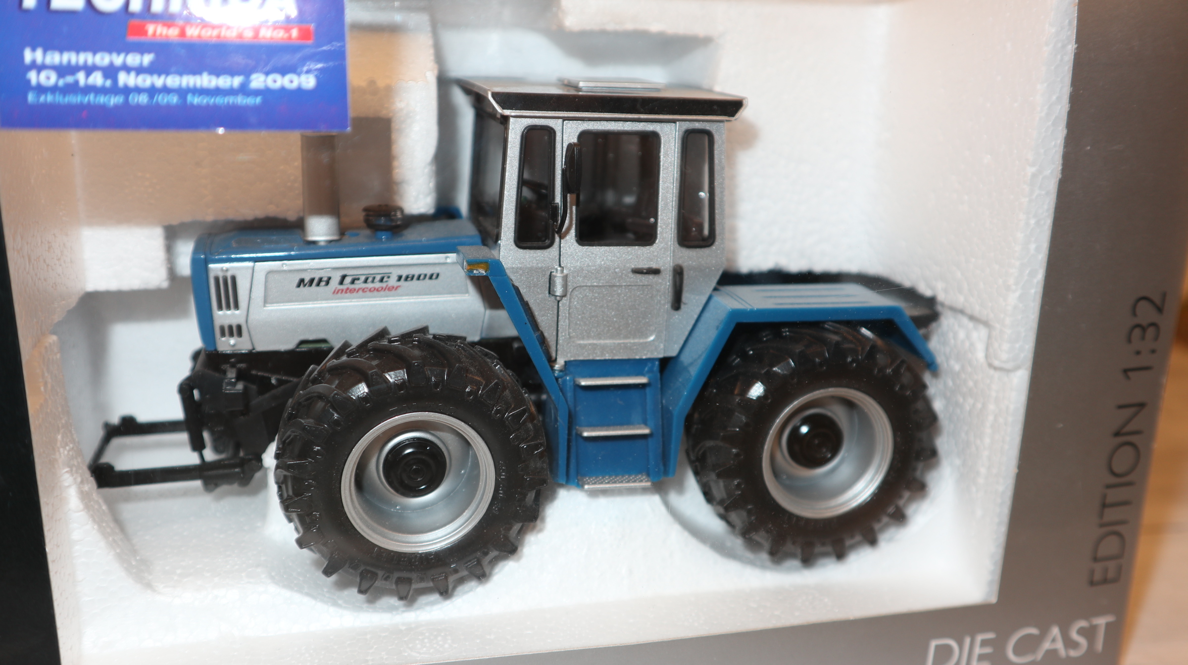Schuco 7602 in 1:32, MB Trac 1800 blau-silber, NEU in OVP