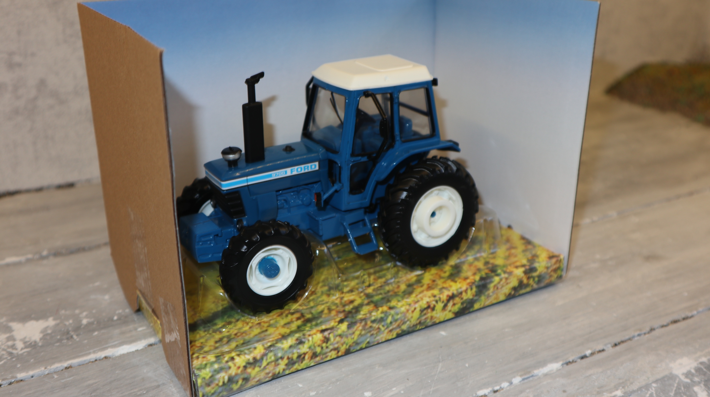 Britains 43410 in 1:32,  Ford 9700 4WD BLAU, nur 1851 Modelle, NEU in OVP