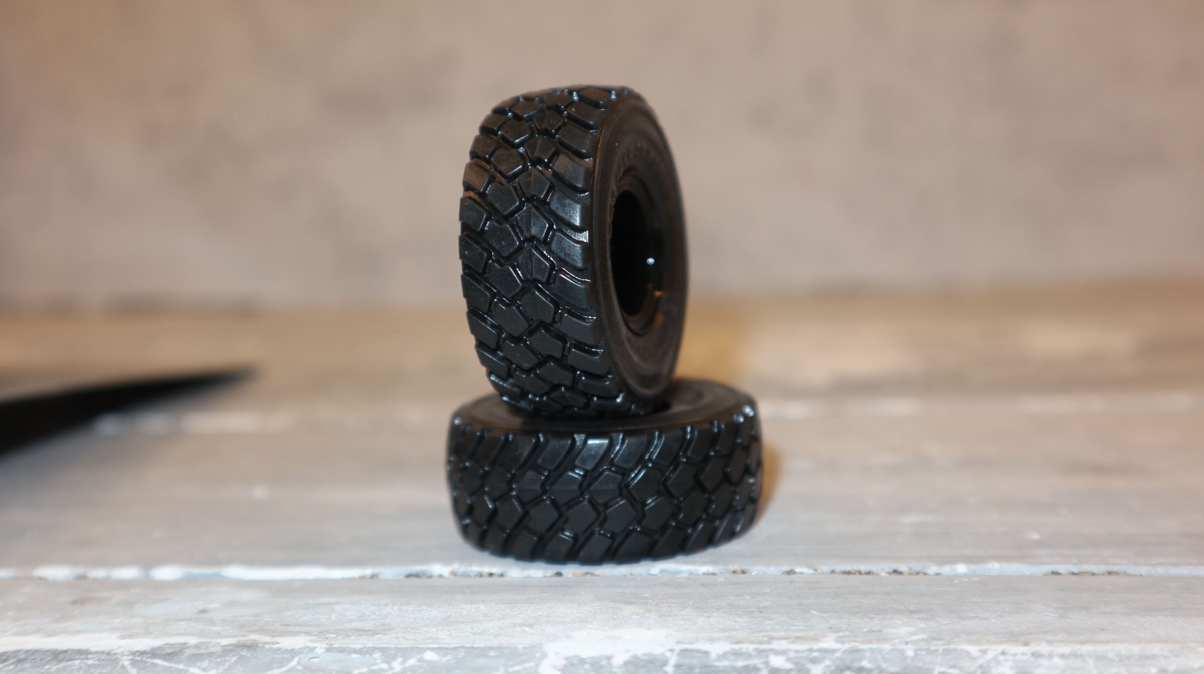 AT Collections 3200205 in 1:32, Michelin XLD 650/65R25 NEU in OVP