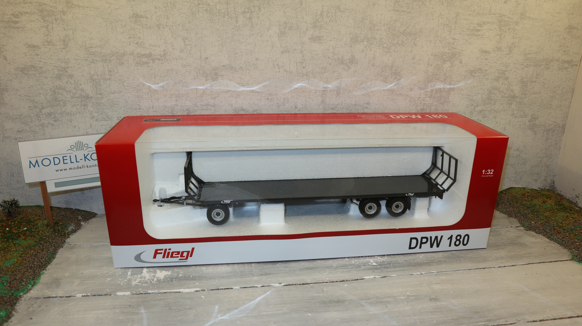 Universal Hobbies UH 4176 in 1:32,  Fliegl Transportwagen DPW 180,  Neu in OVP