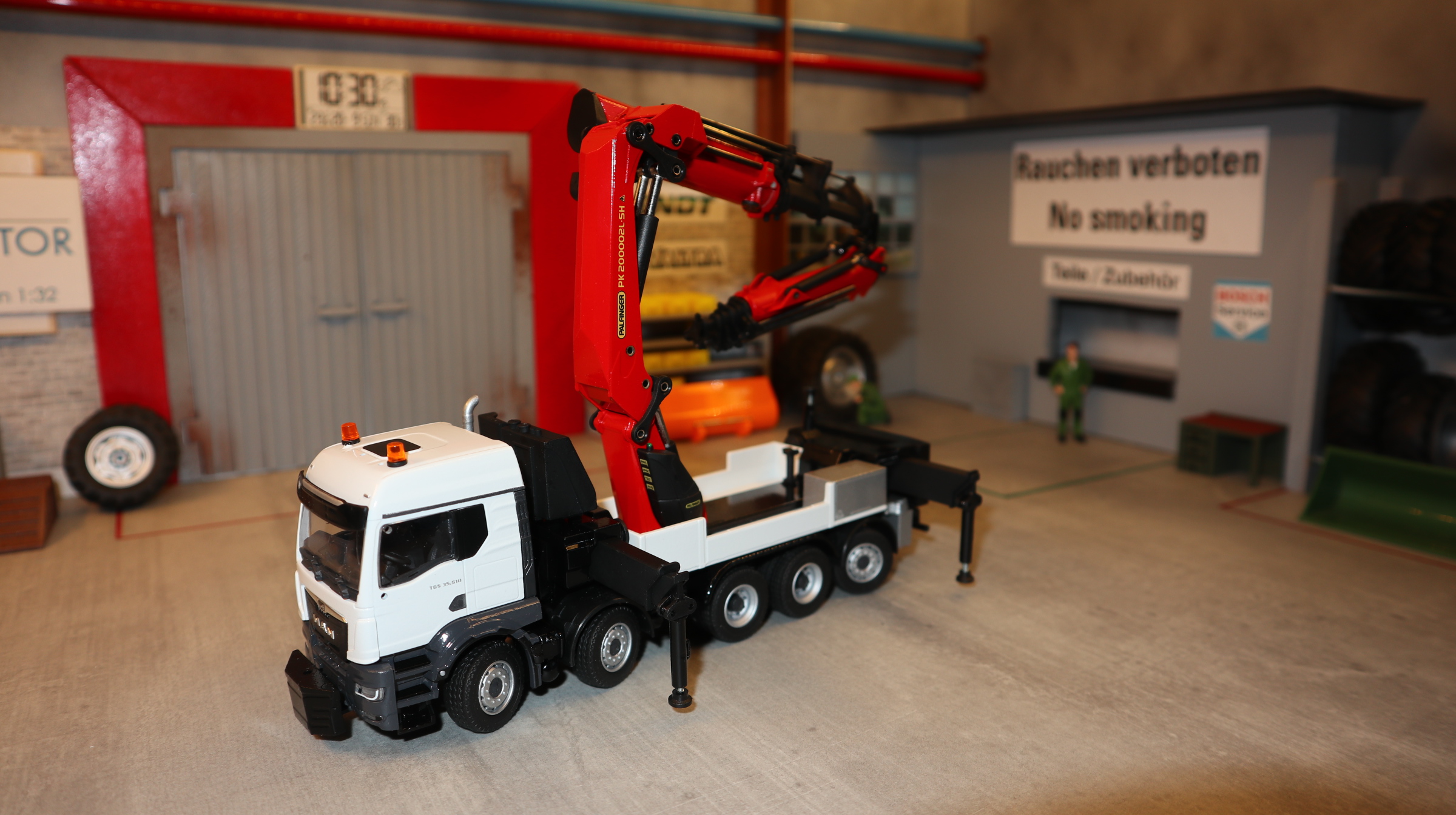 Conrad 81224-0 in 1:50,  MAN weiß 5-Achser mit PALFINGER PK 200002L SH, NEU in OVP